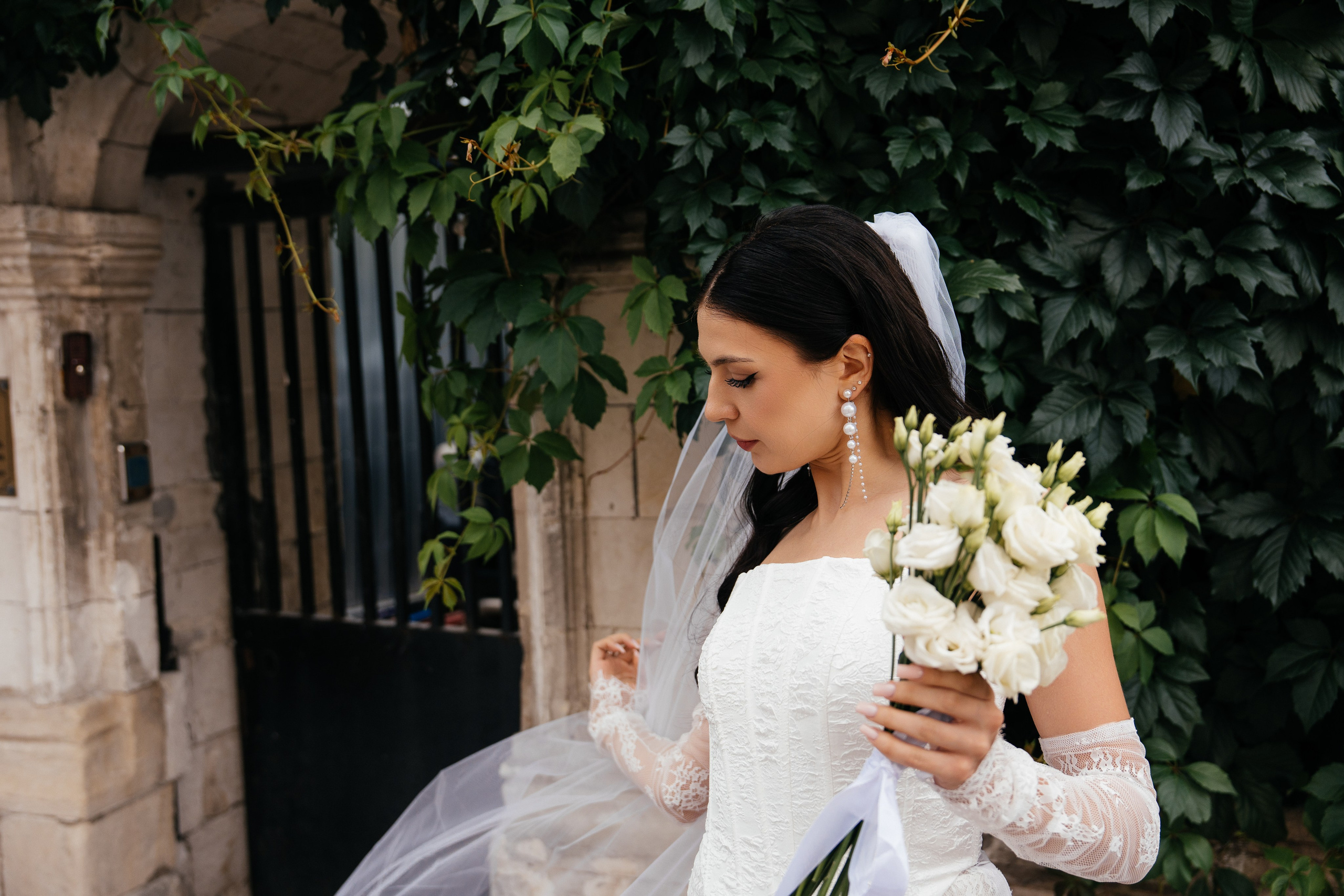 Свадебная фотосессия в Москве у высотки на Котельнической набережной. Свадебный фотограф в Москве Анна Полушина