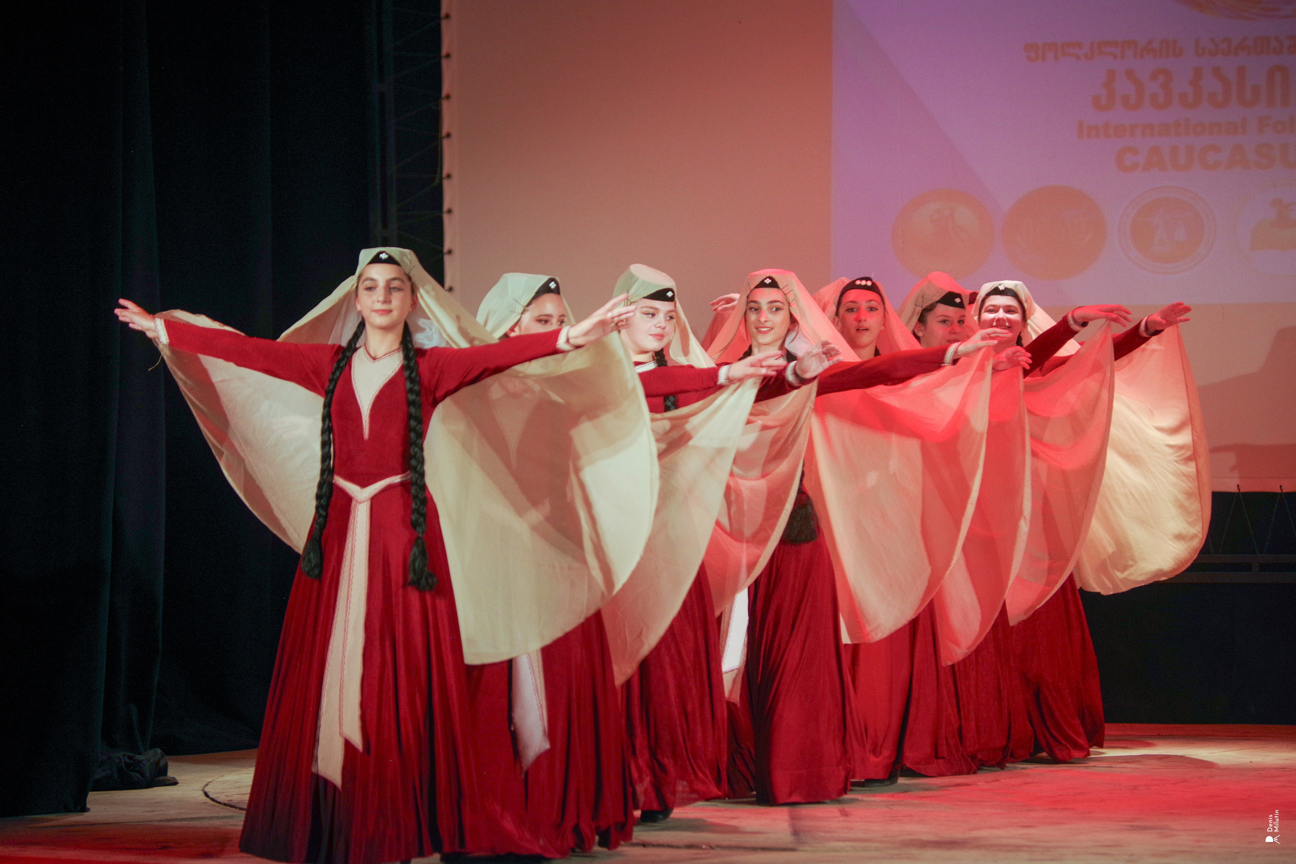 Танцы в прекрасном Они. Портретный фотограф Денис Милютин