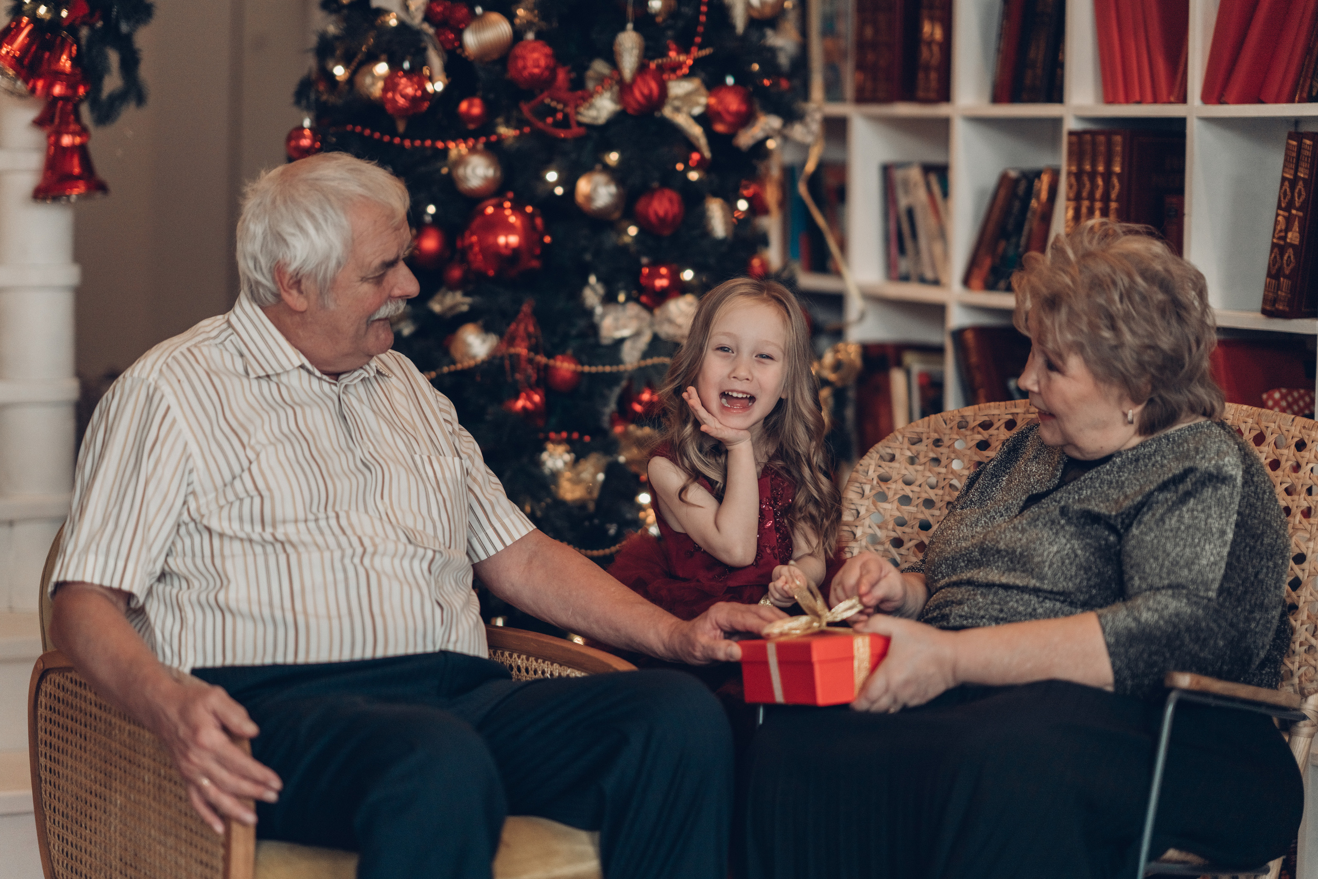 Бабуля с дедулей и внученька). Профессиональный детский и семейный фотограф в Москве Диля Грошева