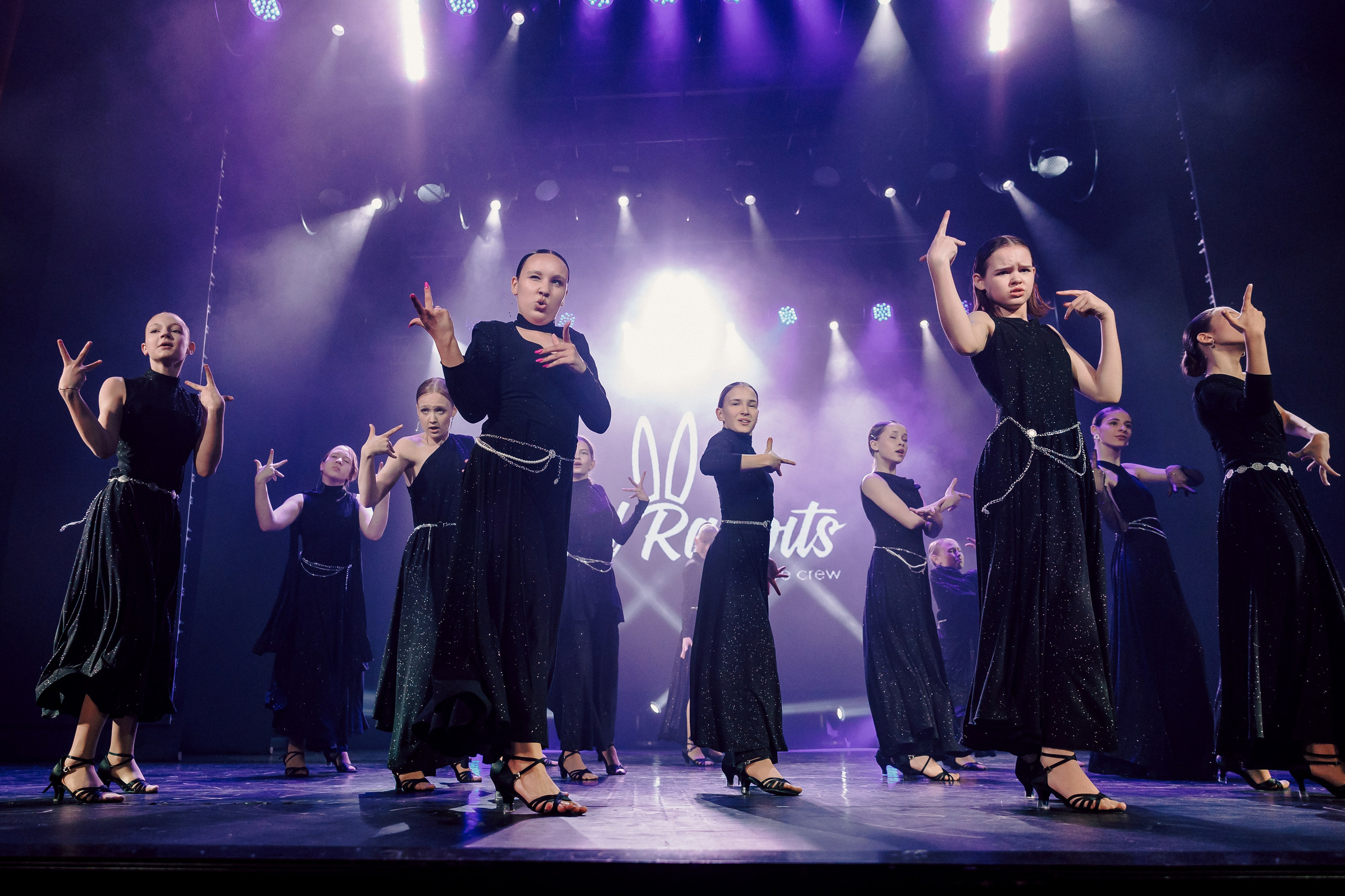 Отчётный концерт танцевальной школы «Red Rabbits» 2025. Лёшка Варзегов — фотограф