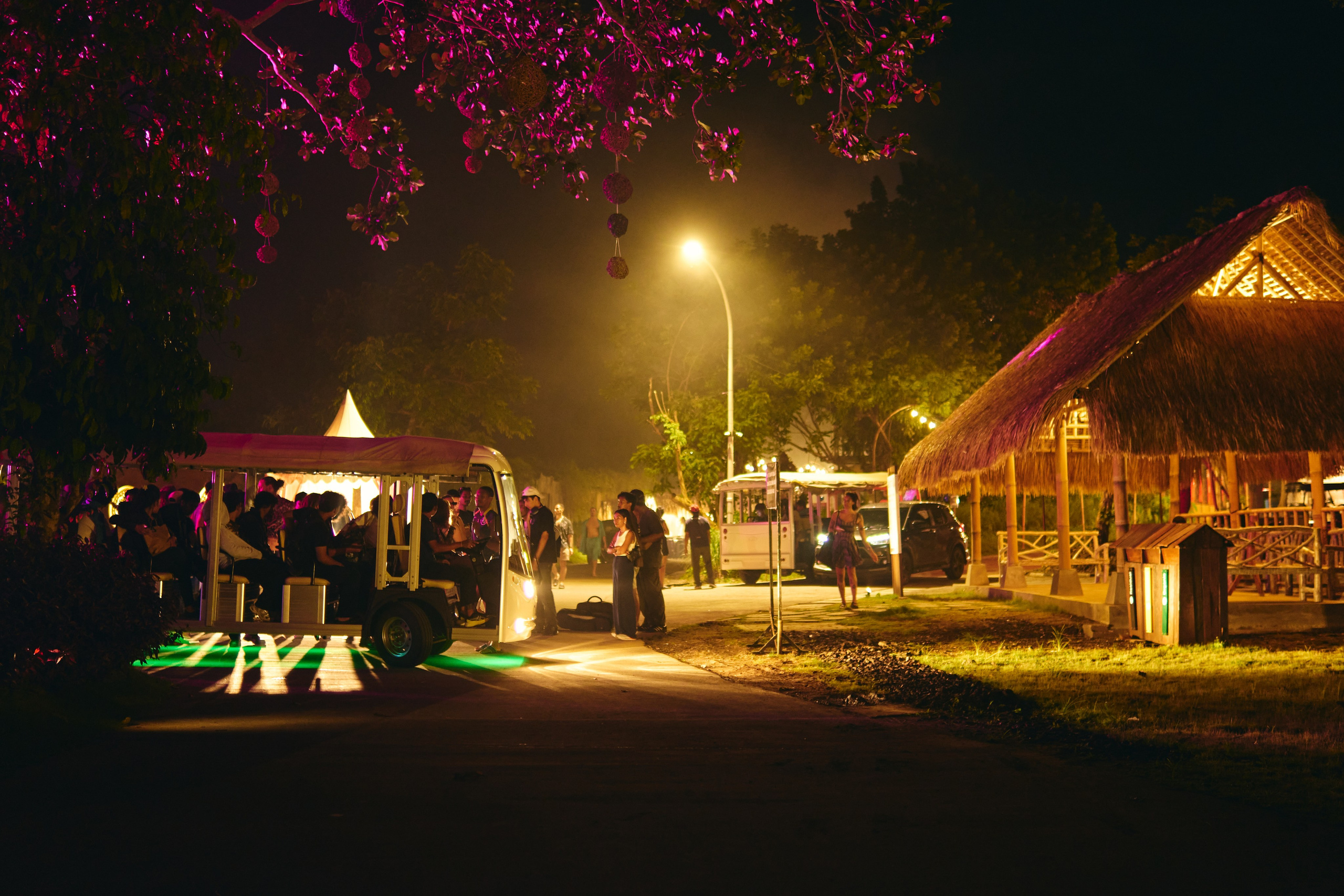 NuanuNight. See the moment and catche. commercial and reportage