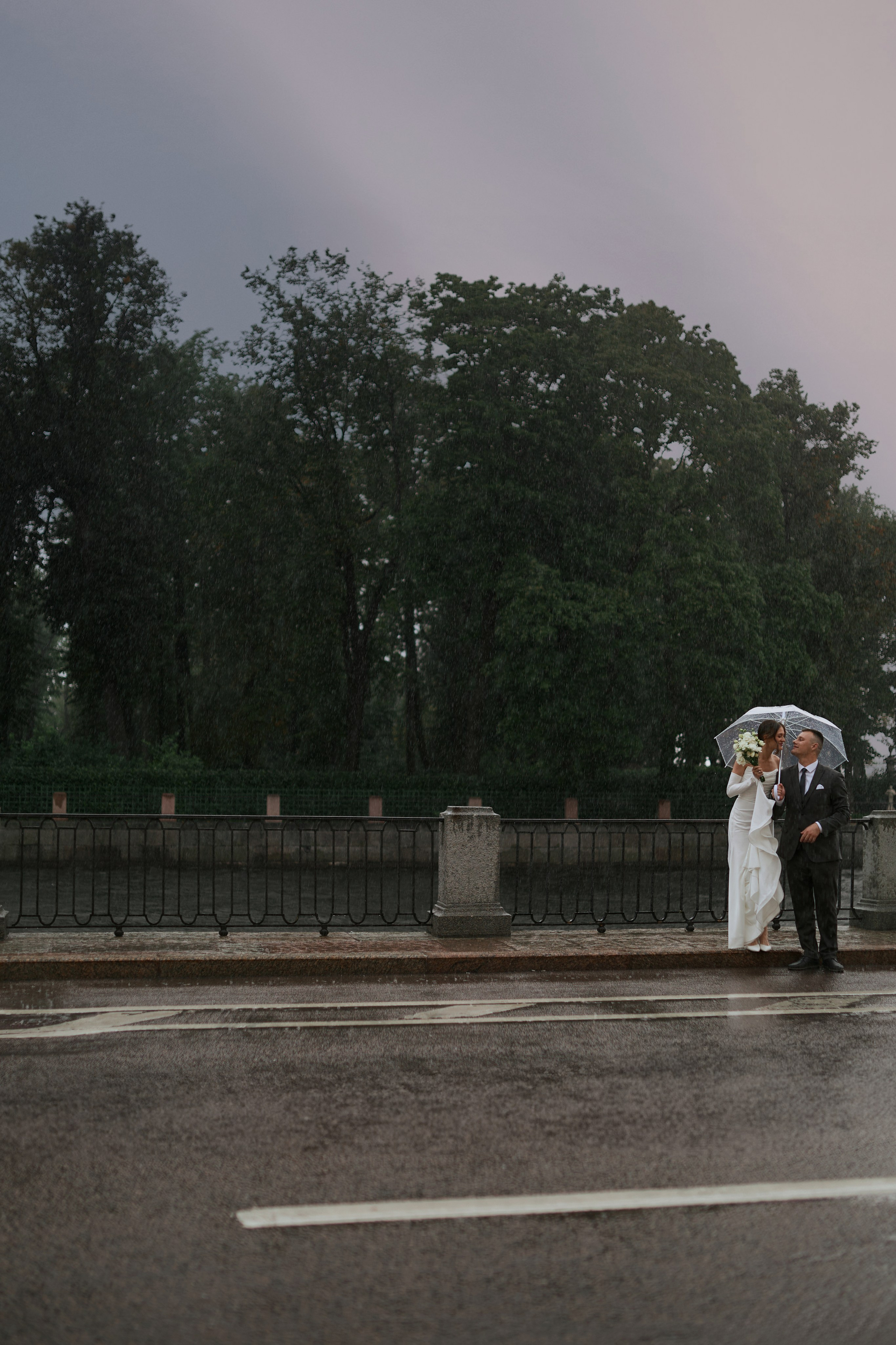 Свадьба в Питере на катере. Сестры Карабаза. Фотографы и ретушеры в Москве и Санкт-Петербурге