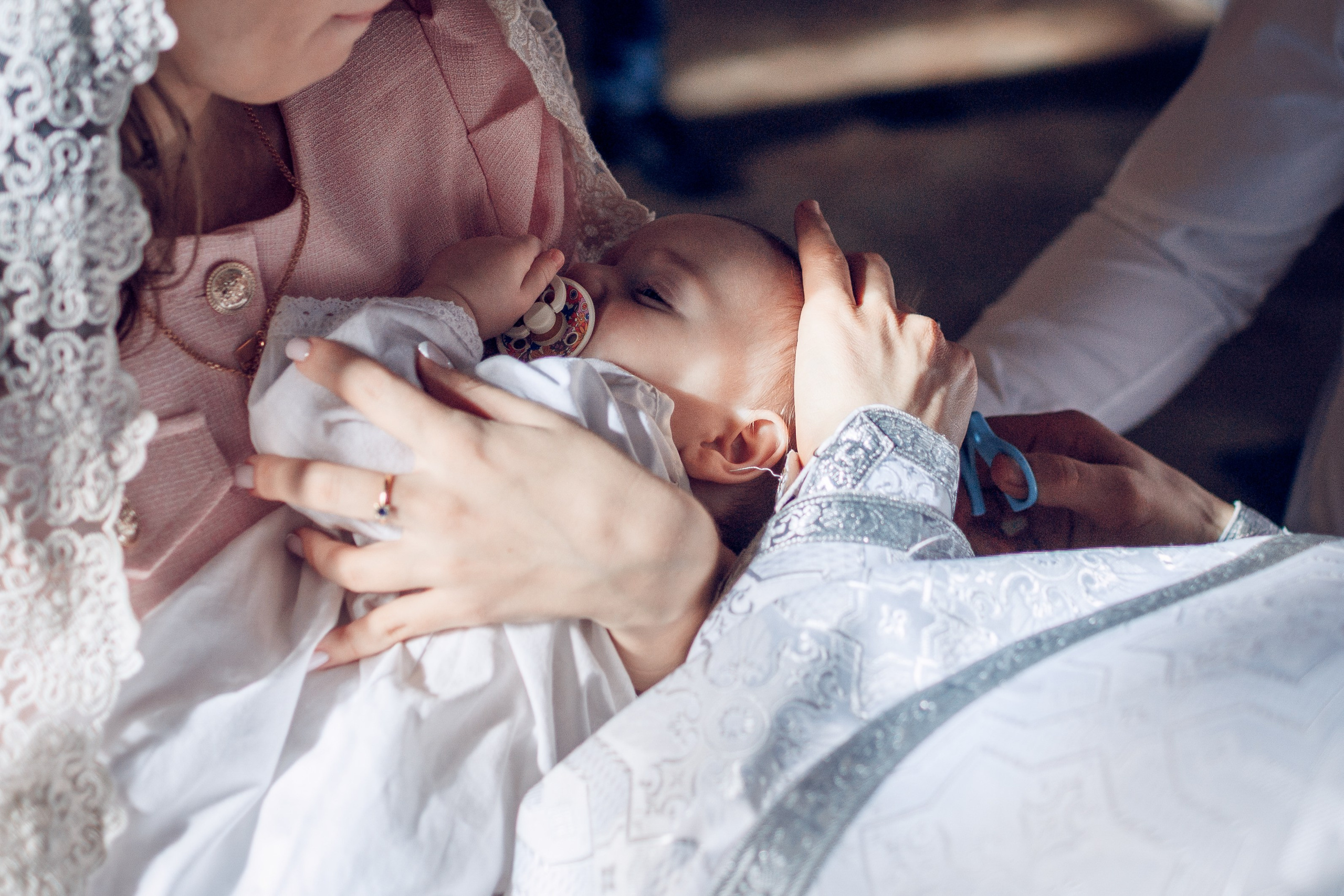 Крещение в Храме Святого Уара Мученика в Вешках. Профессиональный фотограф в Москве и Мо Мария Шантарёва