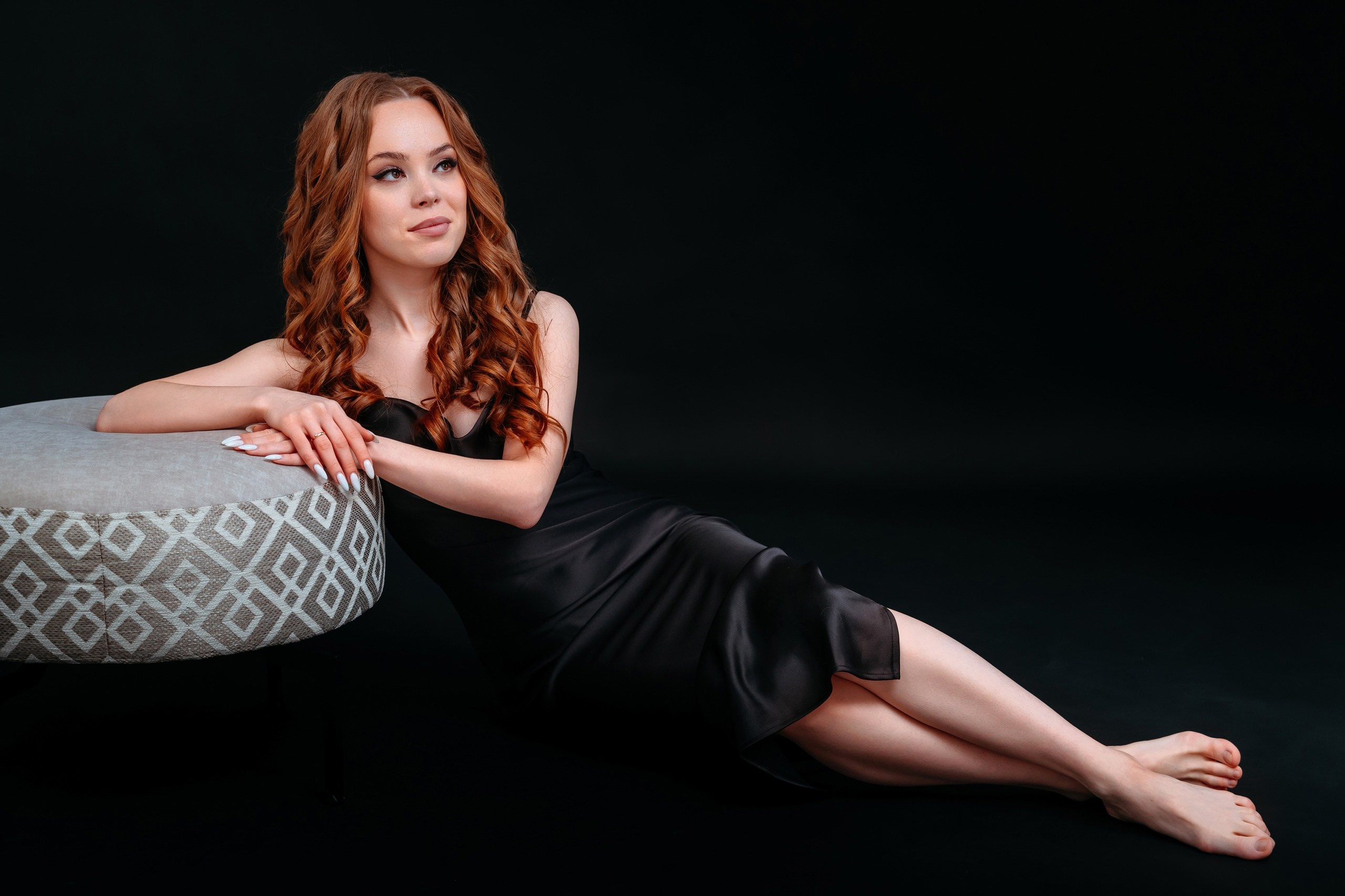 Фотосессия Игоря и Алины на черном фоне. Семейный фотограф в г. Агидель Лариса Руденко