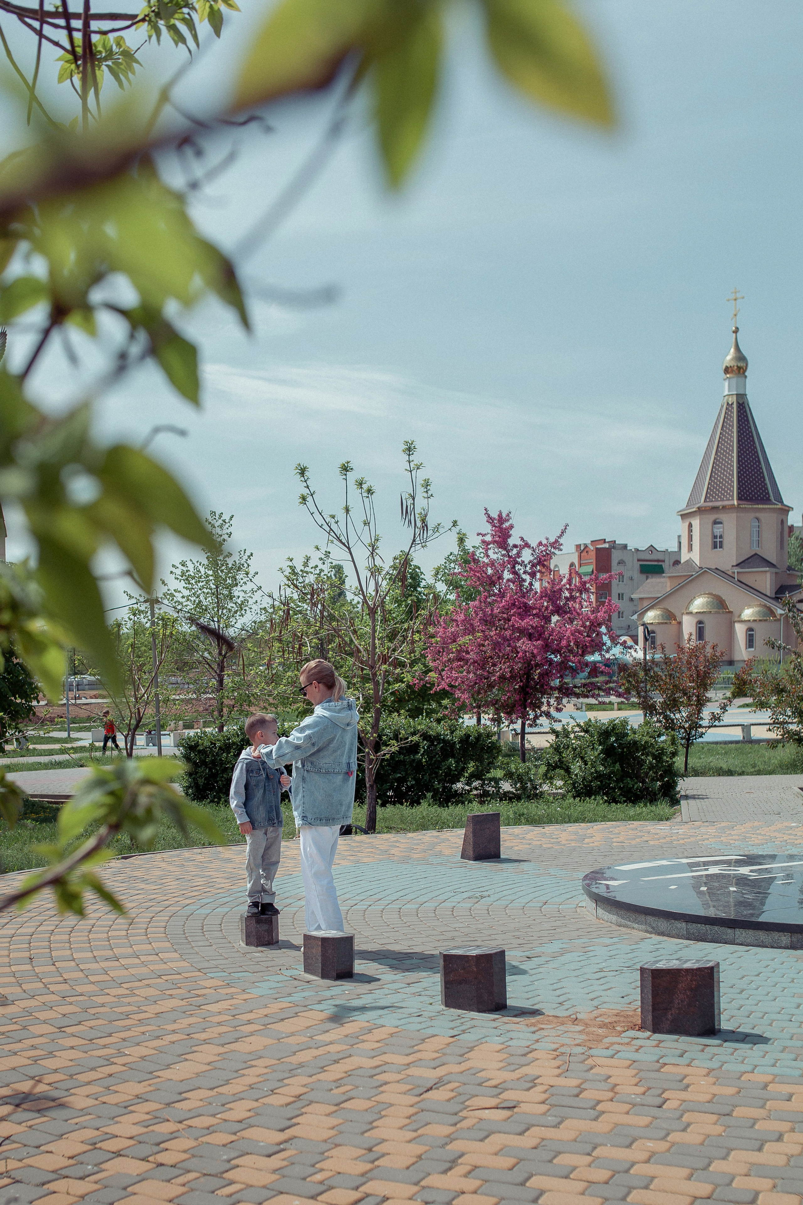 Семья Марии и Антона в весеннем цветении. Фотограф в Волгограде Норченко Светлана