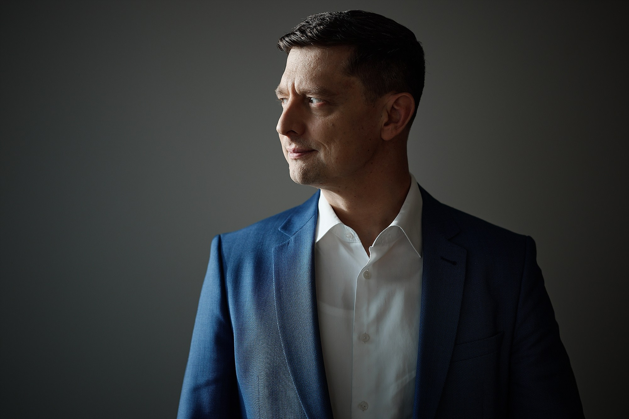 Headshot, портрет в интерьере офиса, командная съёмка, репортажный портрет в рабочей обстановке. Промышленная и репортажная фотография