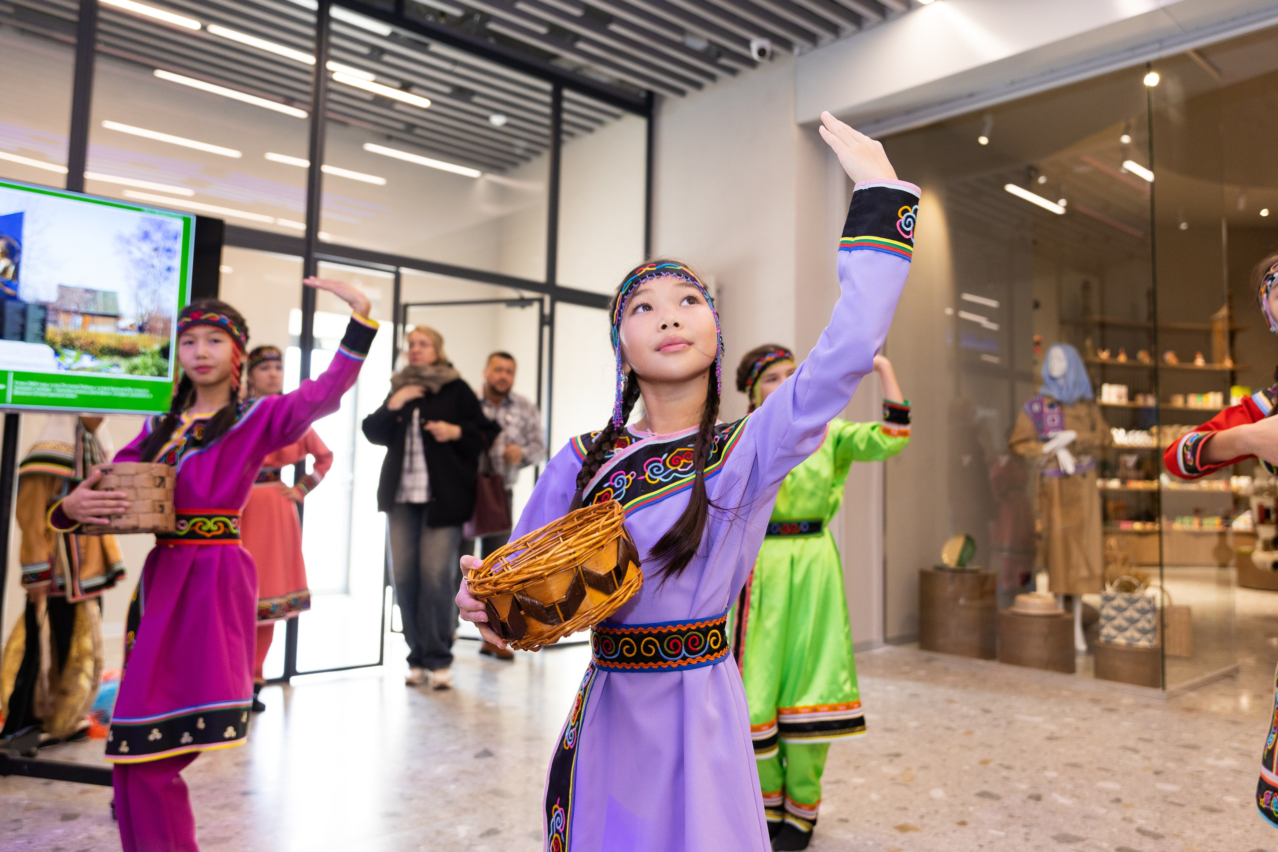 День народного единства в Национальном центре Россия. Олег Катакинов| Репортажный фотограф в городе у моря (Владивосток)