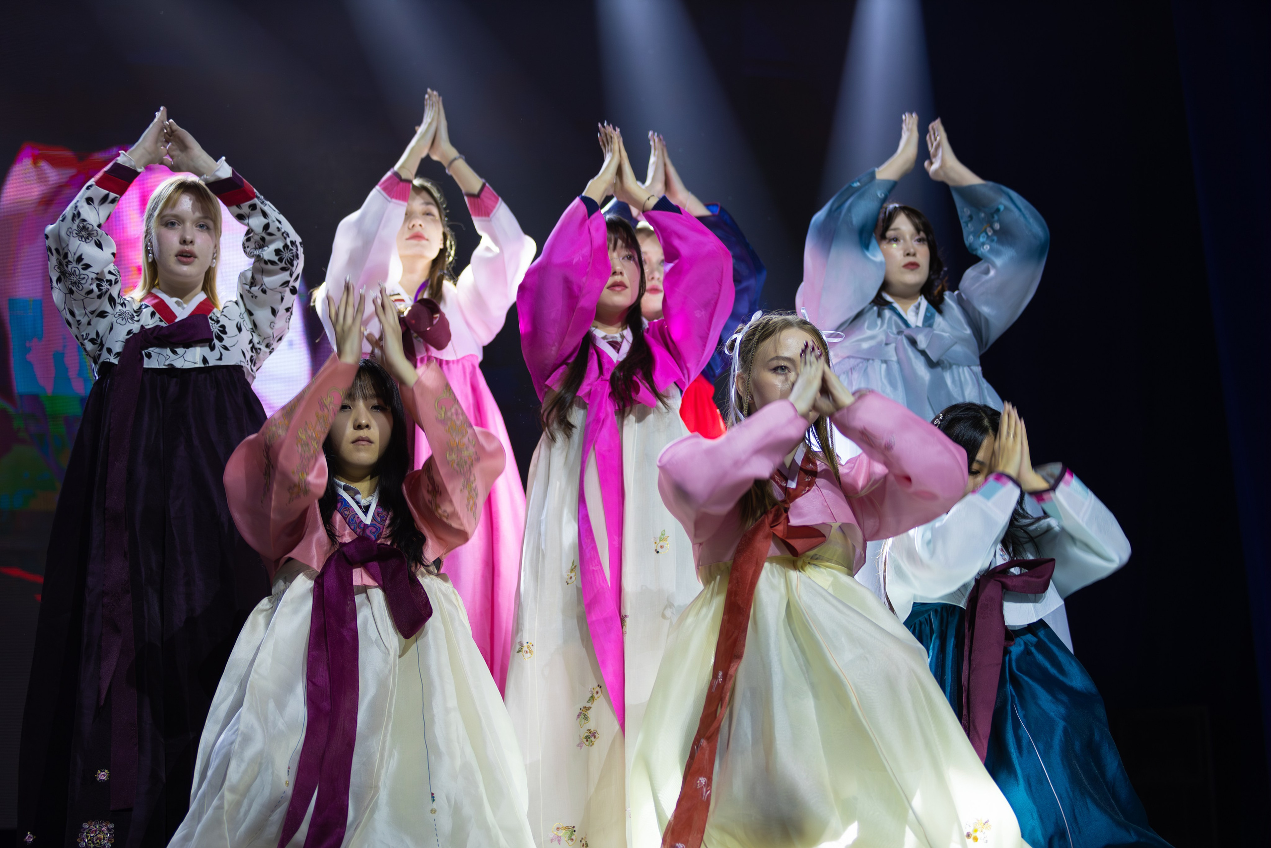 День международного студенческого единства в ДВФУ. Олег Катакинов| Репортажный фотограф в городе у моря (Владивосток)