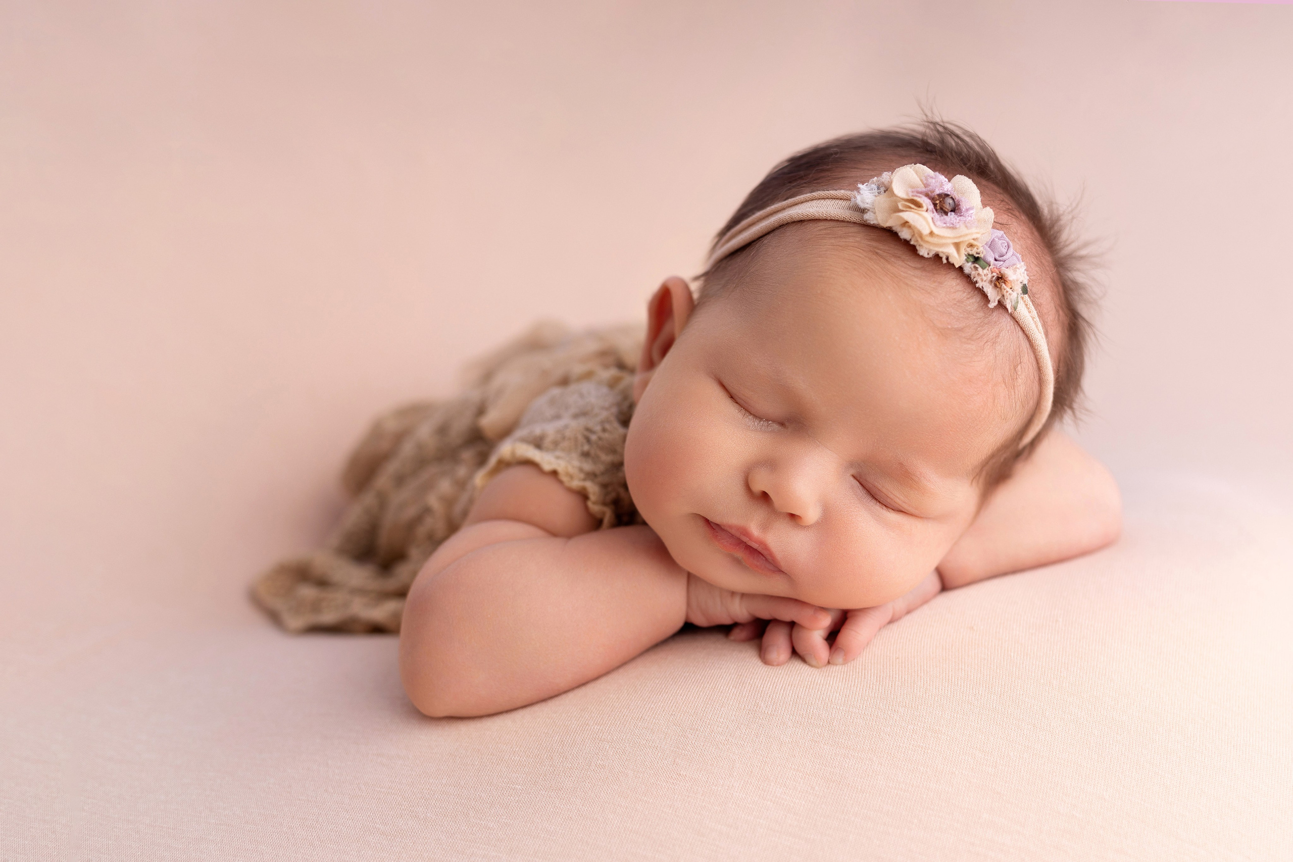 Классическая фотосессия малыша. Фотограф новорожденных малышей в Омске и Омской области Эльвира Камаева