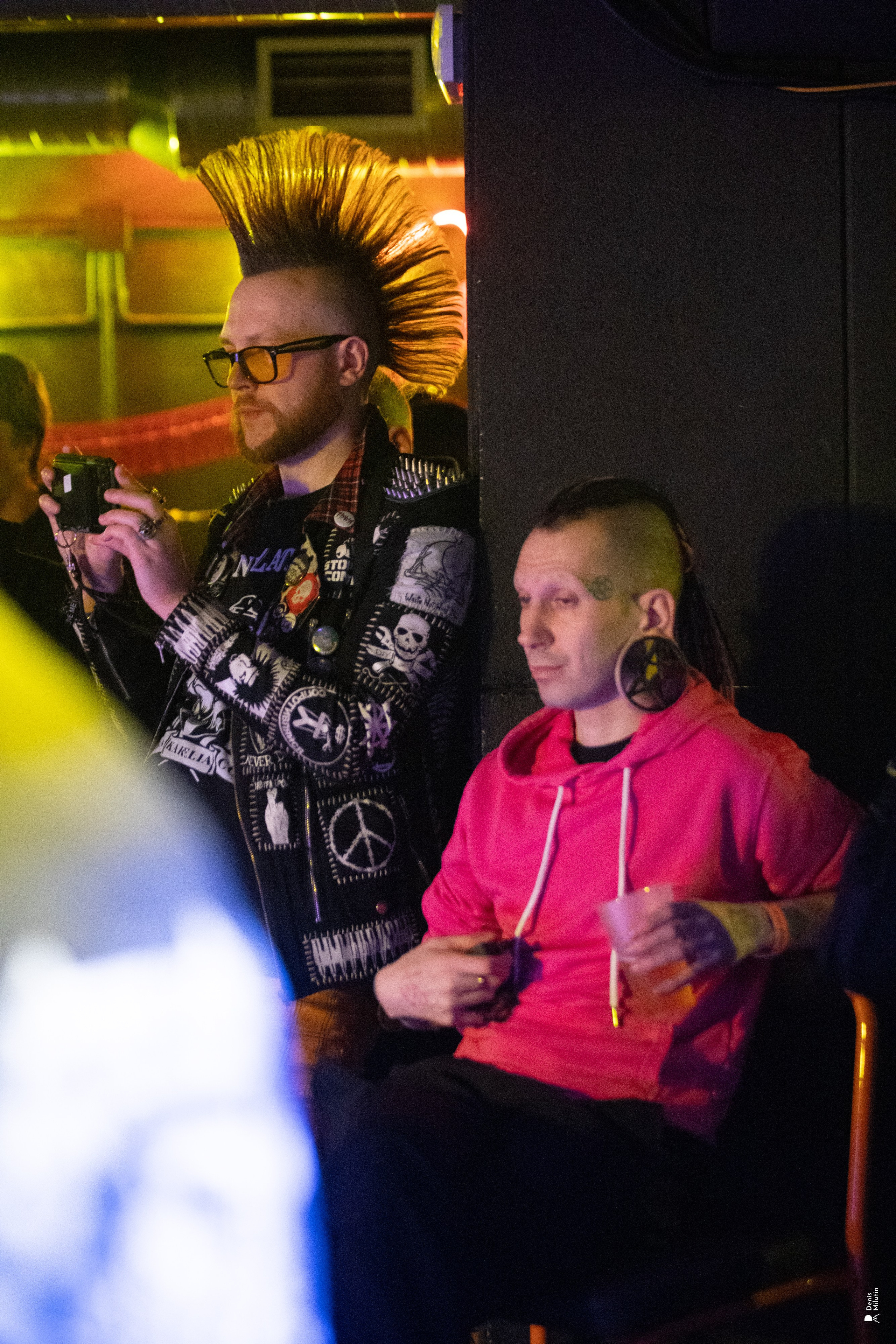 Рядом Ассенизаторы. Портретный фотограф Денис Милютин