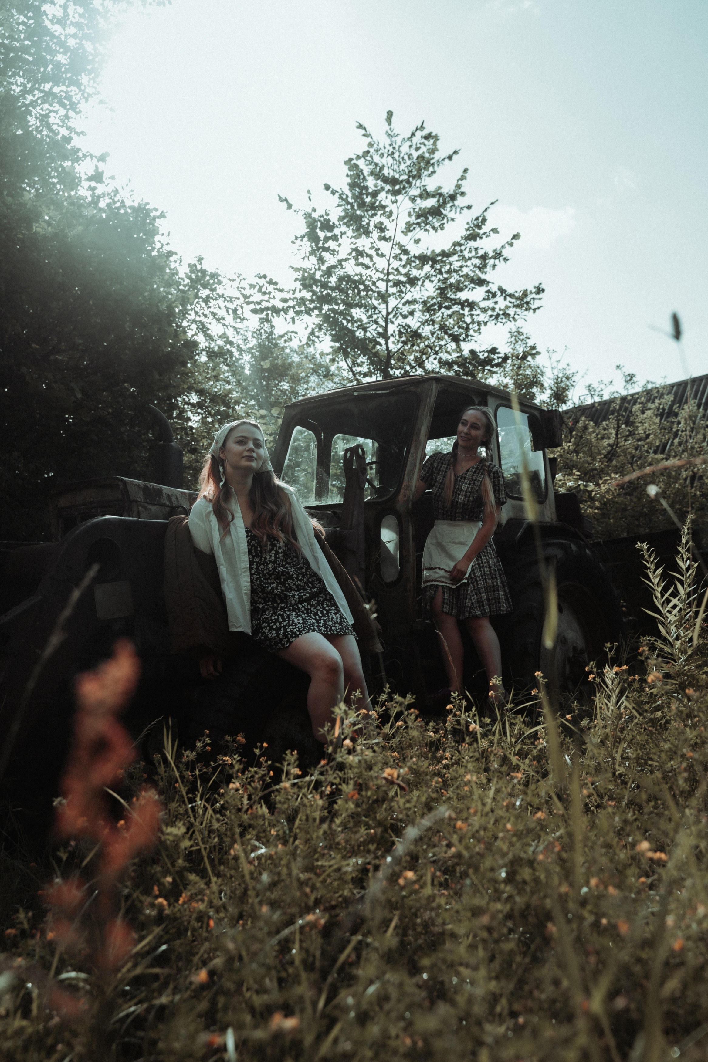 Лера и Юля. Ищем потаённое. Портретный и предметный фотограф в Санкт-Петербурге