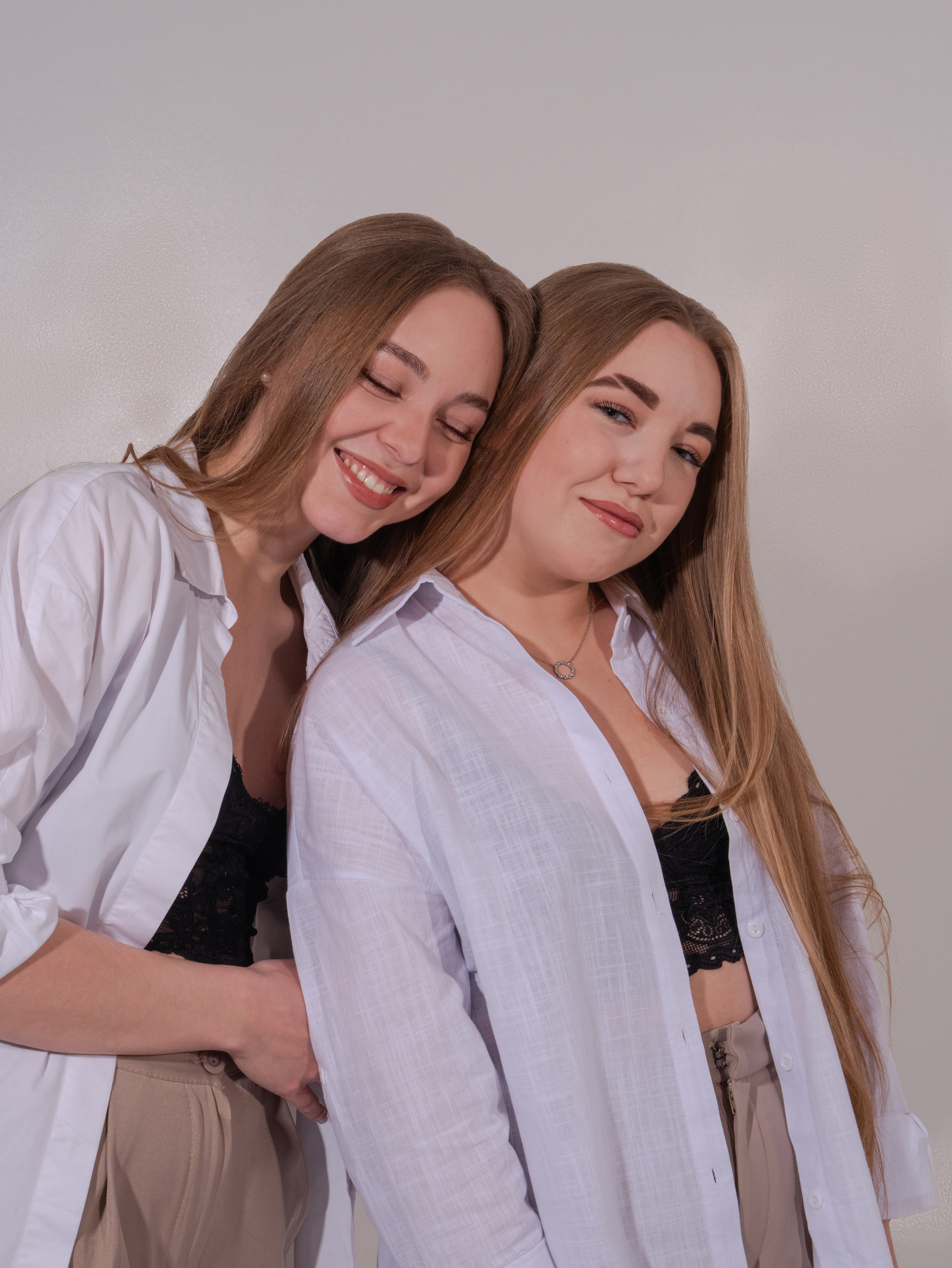 Сёстры в белом