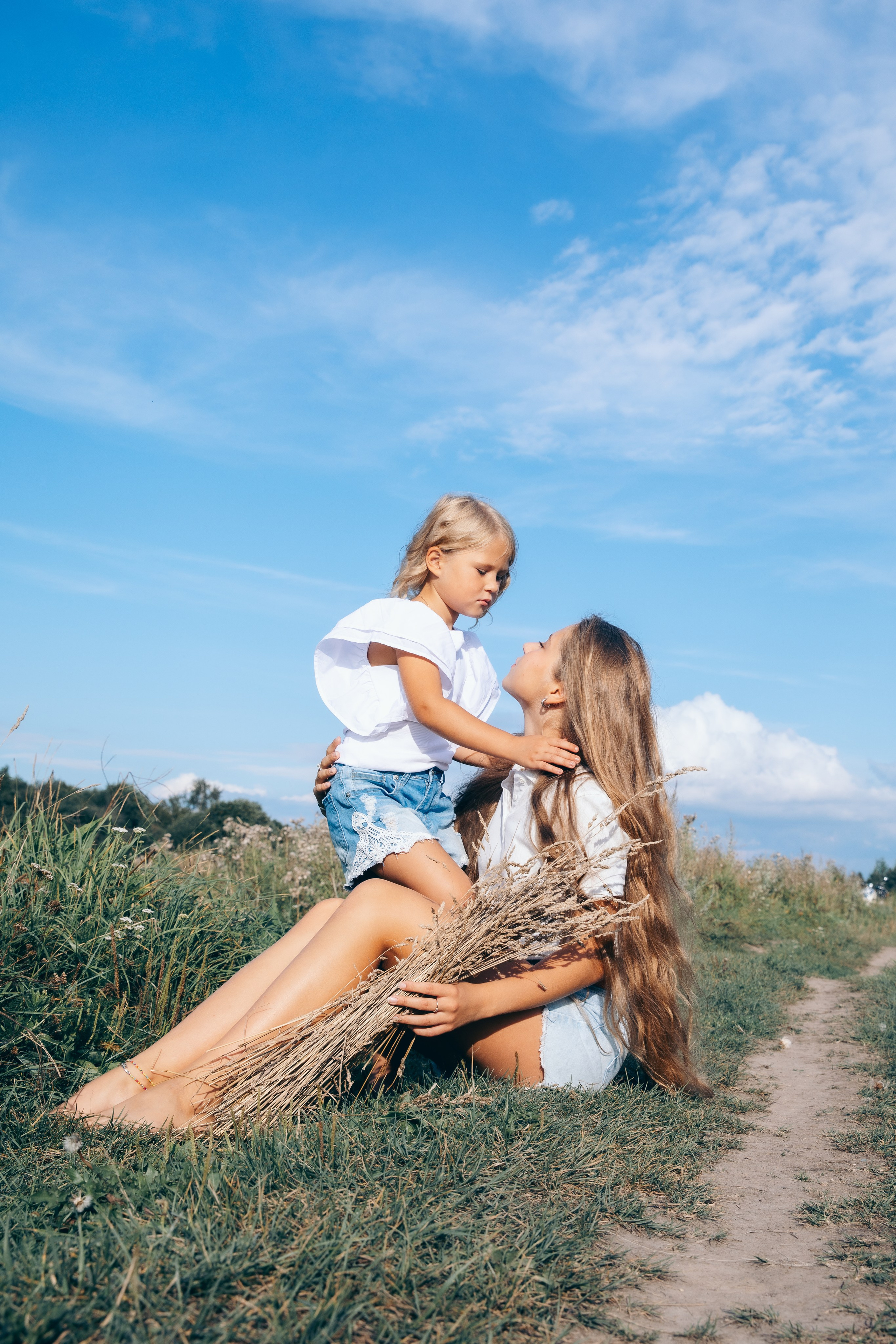 Наташа, Вадим, Арина, Тая и Пета. Август 2024. Фотограф в Санкт-Петербурге Алена Сертакова