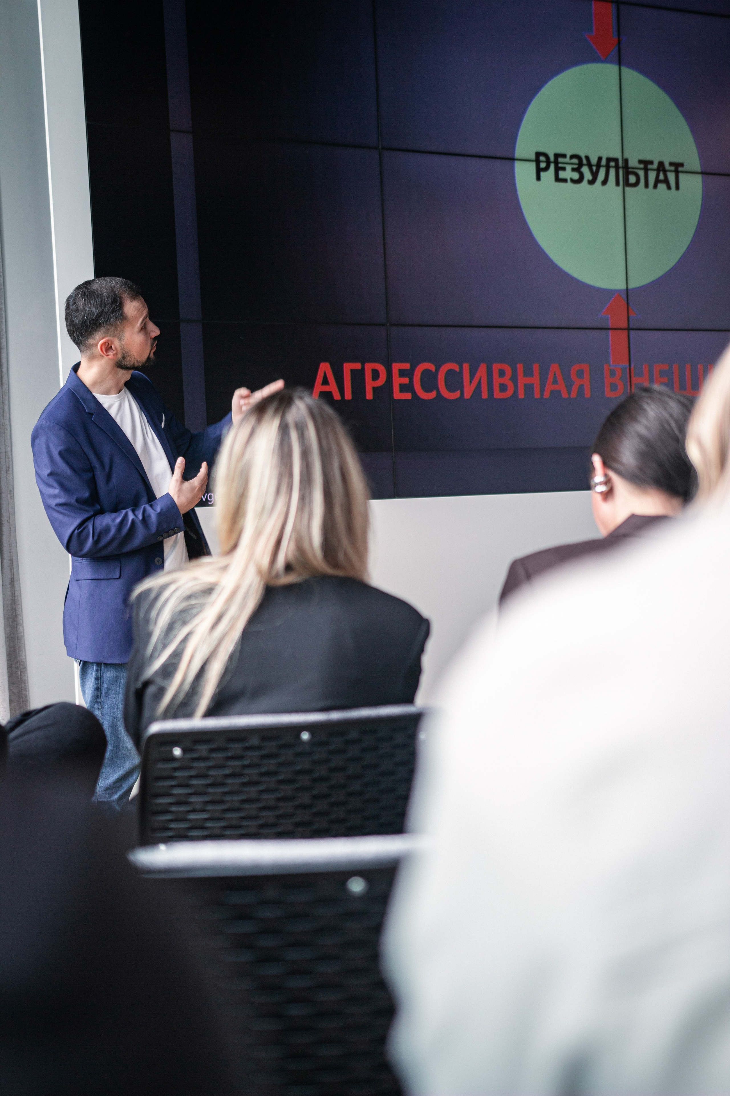 Планерка компании недвижимости. Фотограф Москва — личные фотосессии, лавстори в студии