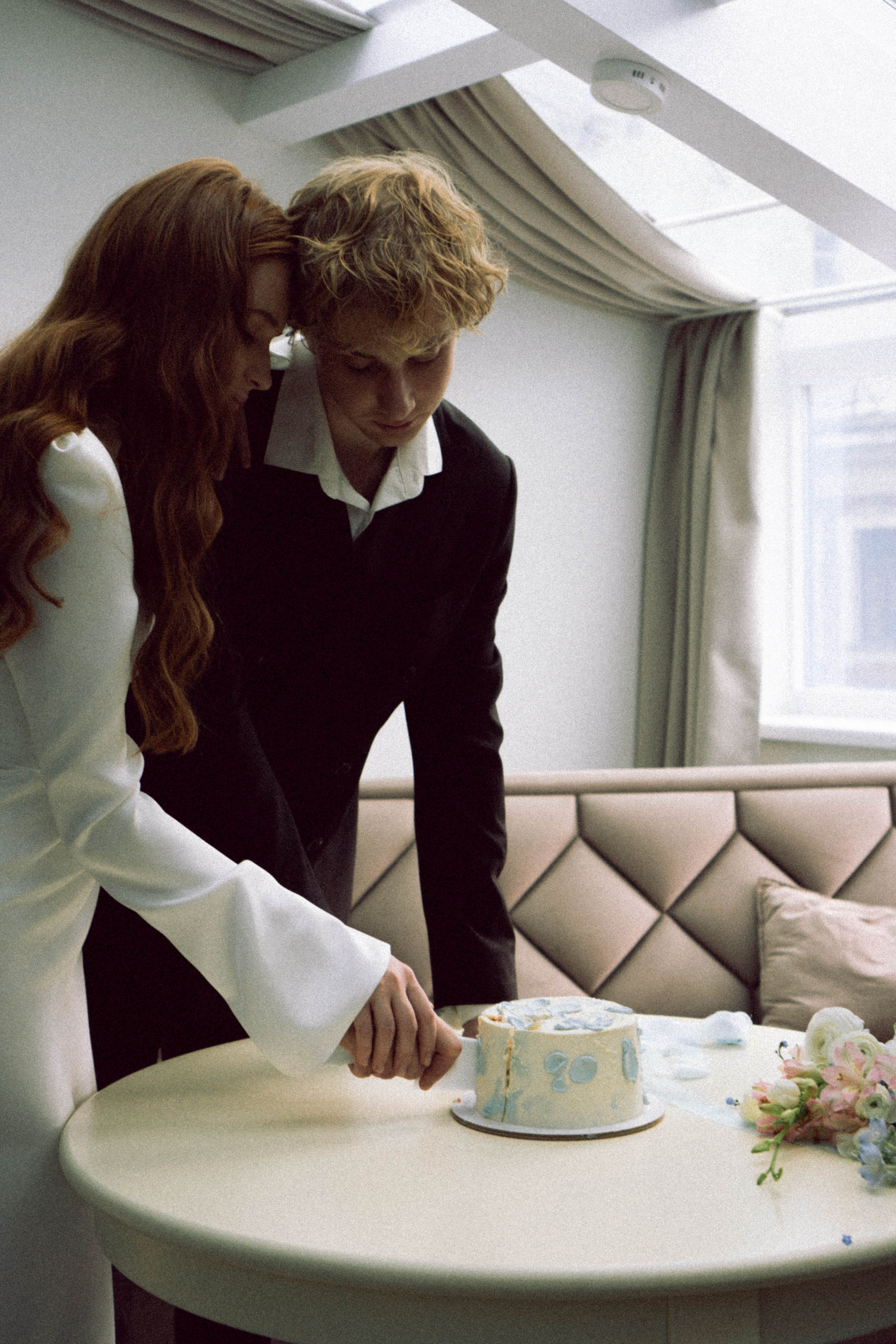 СВАДЕБНАЯ СЬЕМКА В ОТЕЛЕ. СБОРЫ ЖЕНИХА И НЕВЕСТЫ И ТАКЖЕ ТОР И ПОДГОТОВКА К ПРОГУЛКЕ. Профессиональный фотограф, Санкт-Петербург — Виктория Богомолова