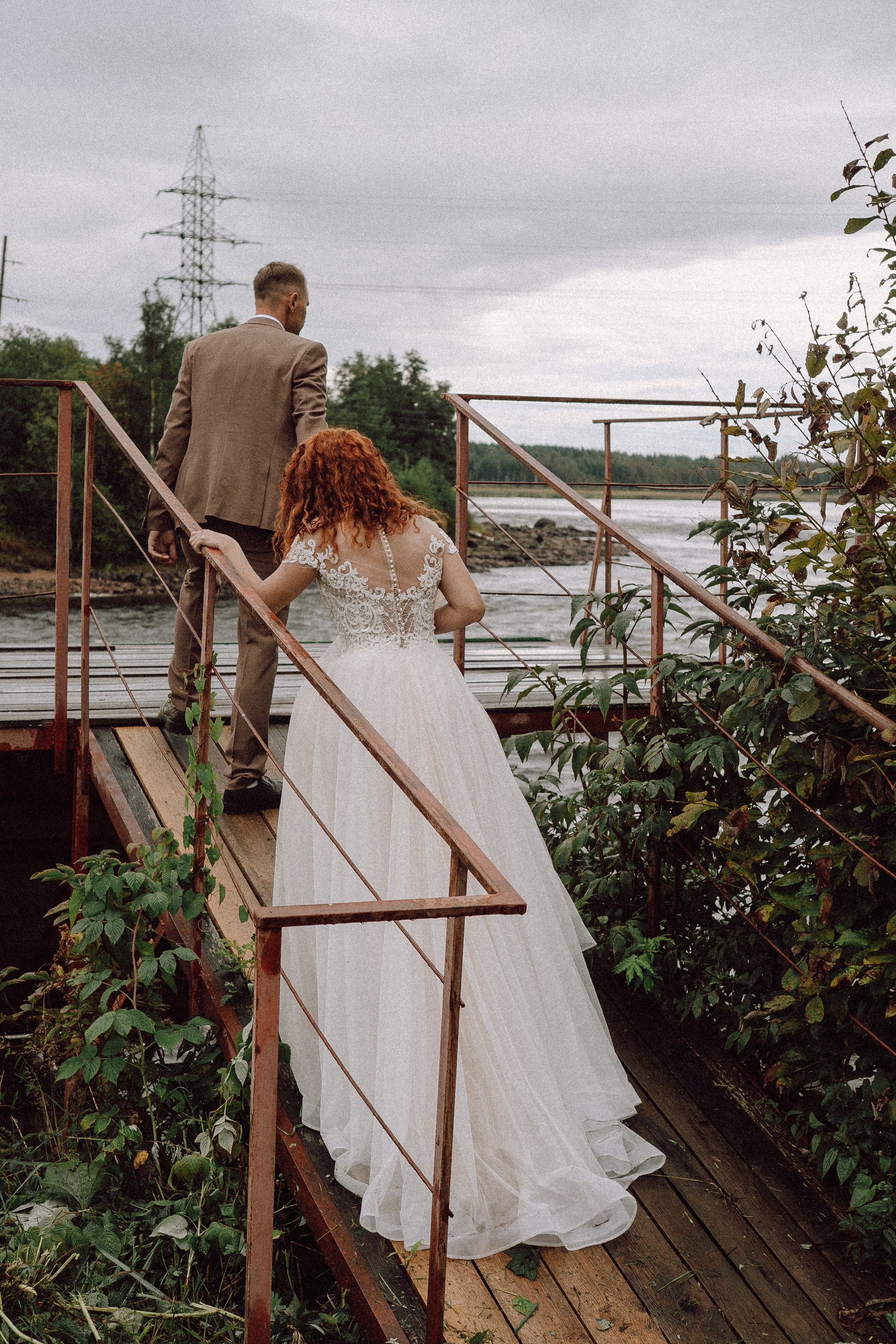СВАДЕБНАЯ ФОТОСЕССИИЯ ПАРЫ В ГОРОДЕ ПРИОЗЕРСК В СОСНОВОМ ЛЕСУ И С ПИКАПОМ. Профессиональный фотограф, Санкт-Петербург — Виктория Богомолова