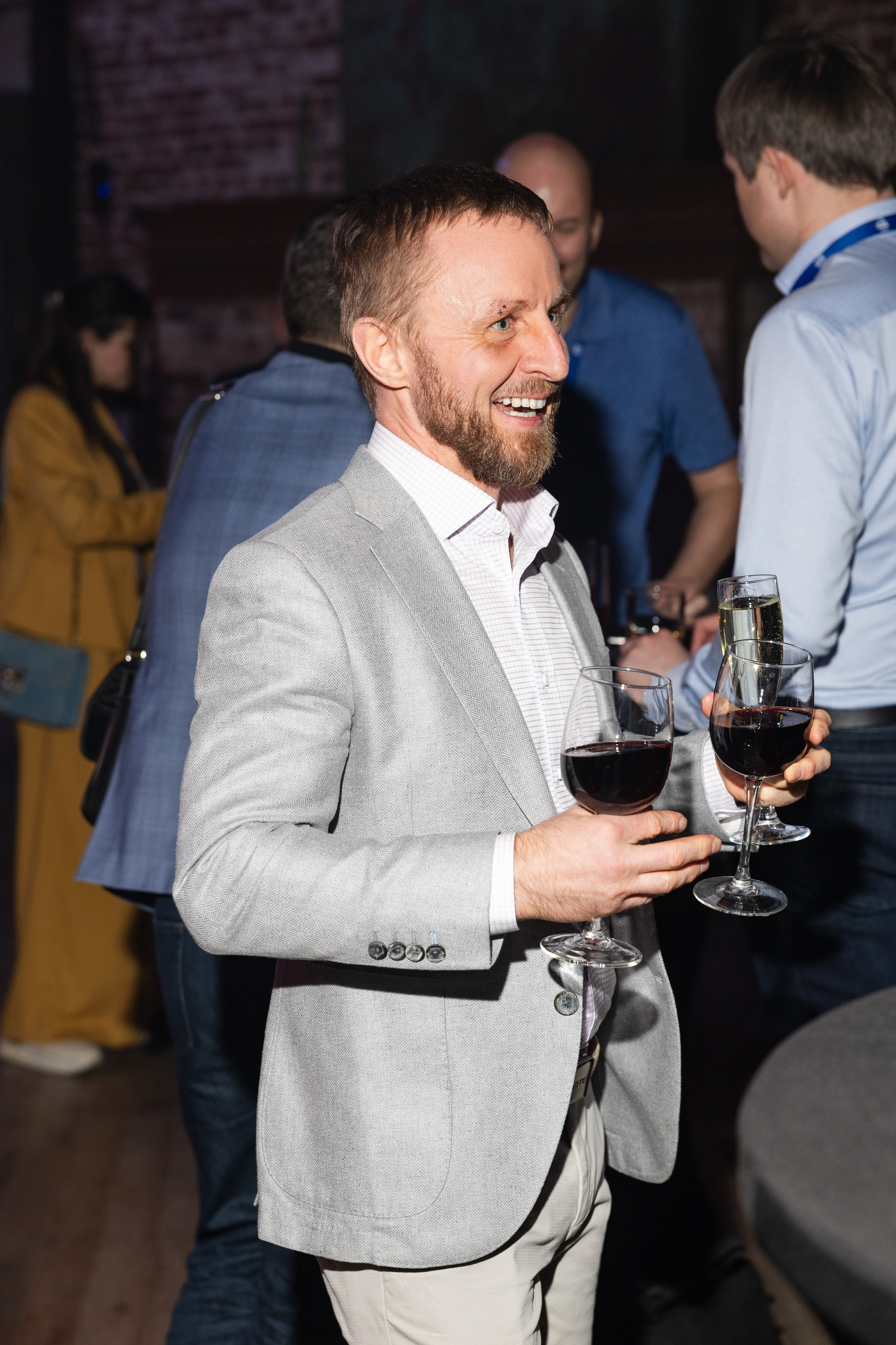 Data Summit 2025 (1). Свадебный репортажный фотограф в Москве