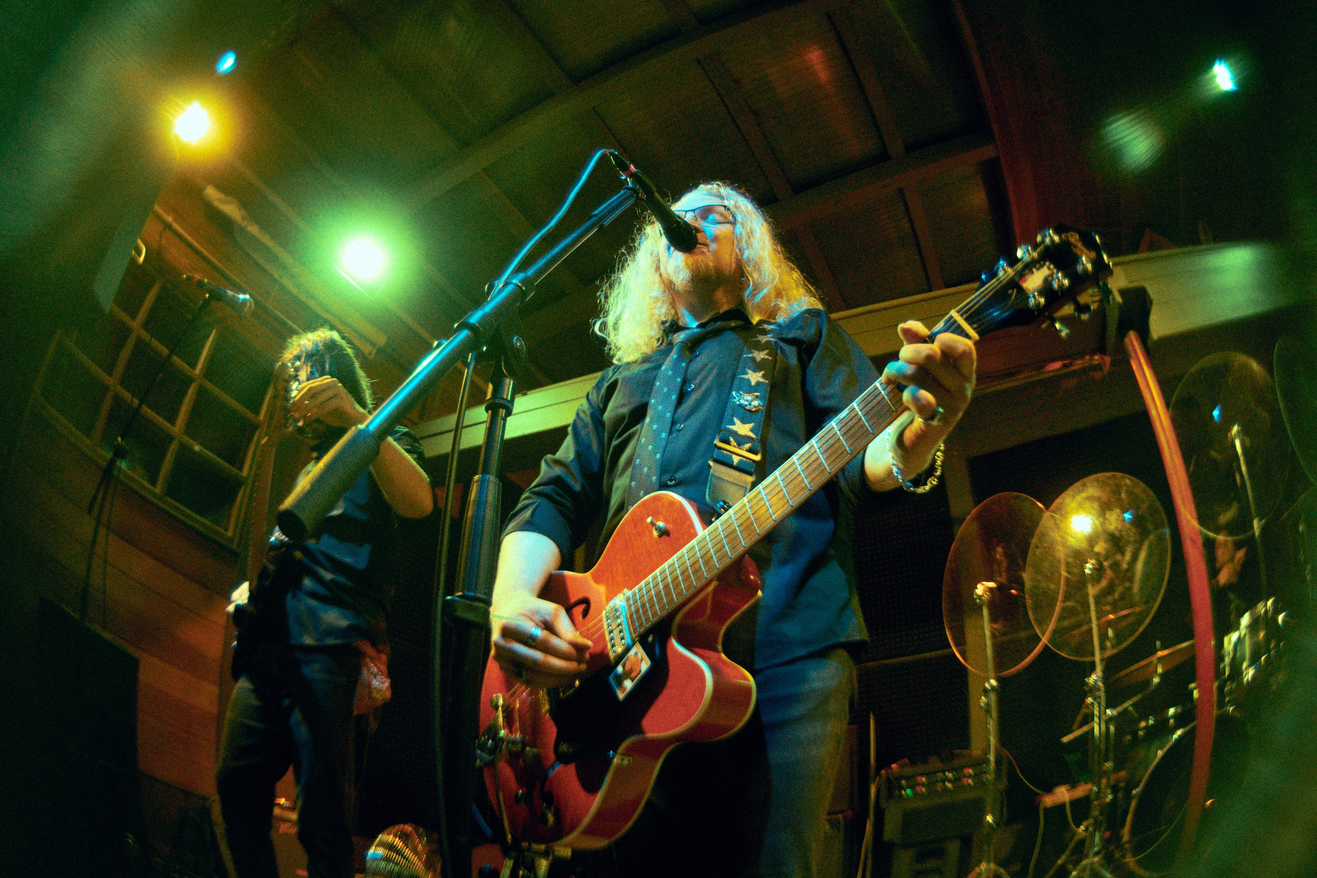 ГОЛОВА МУЭССЫ — КОНЦЕРТ 18-10-2025 В КИТАЙСКОМ ЛЕТЧИКЕ. Фотография для артистов