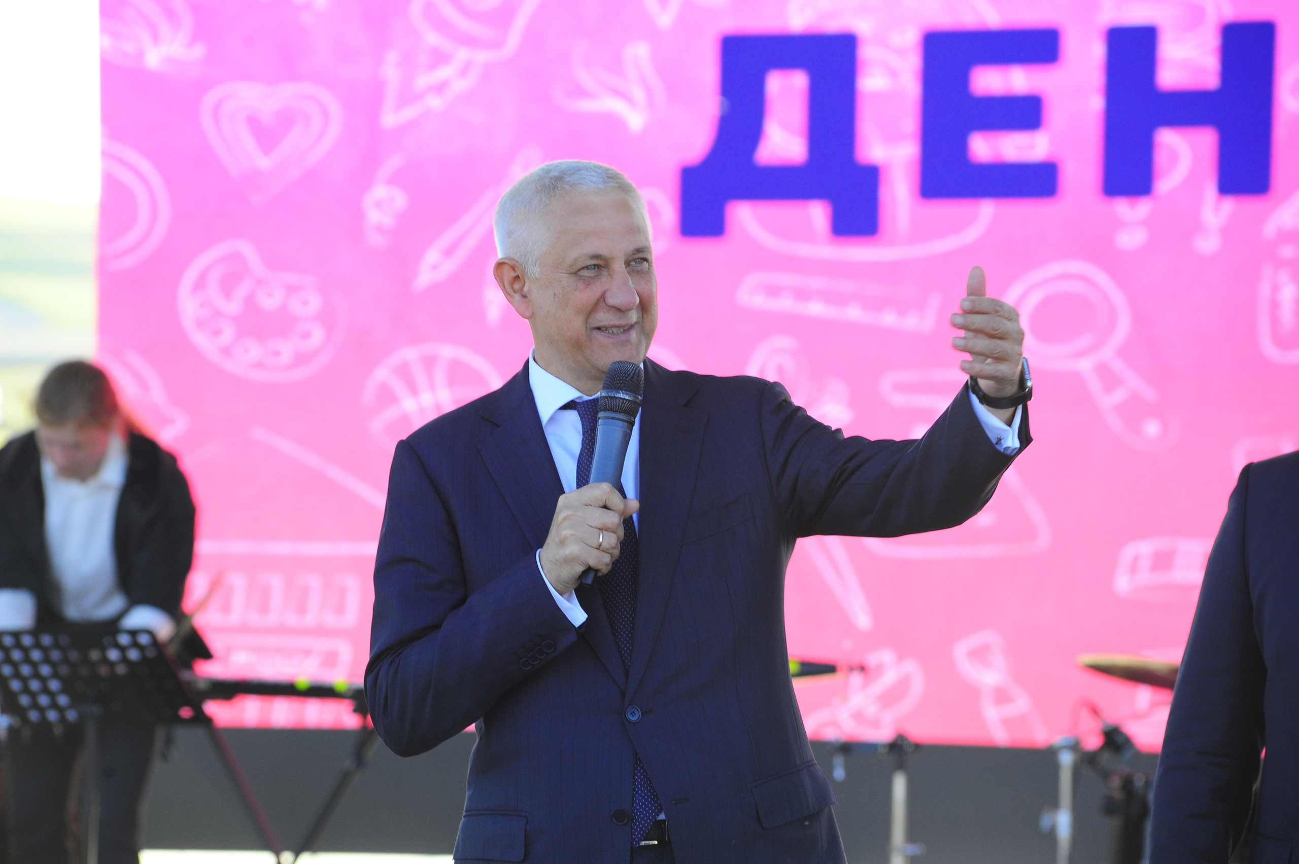 Контакты. Фотограф Магнитогорск Данил Семенов