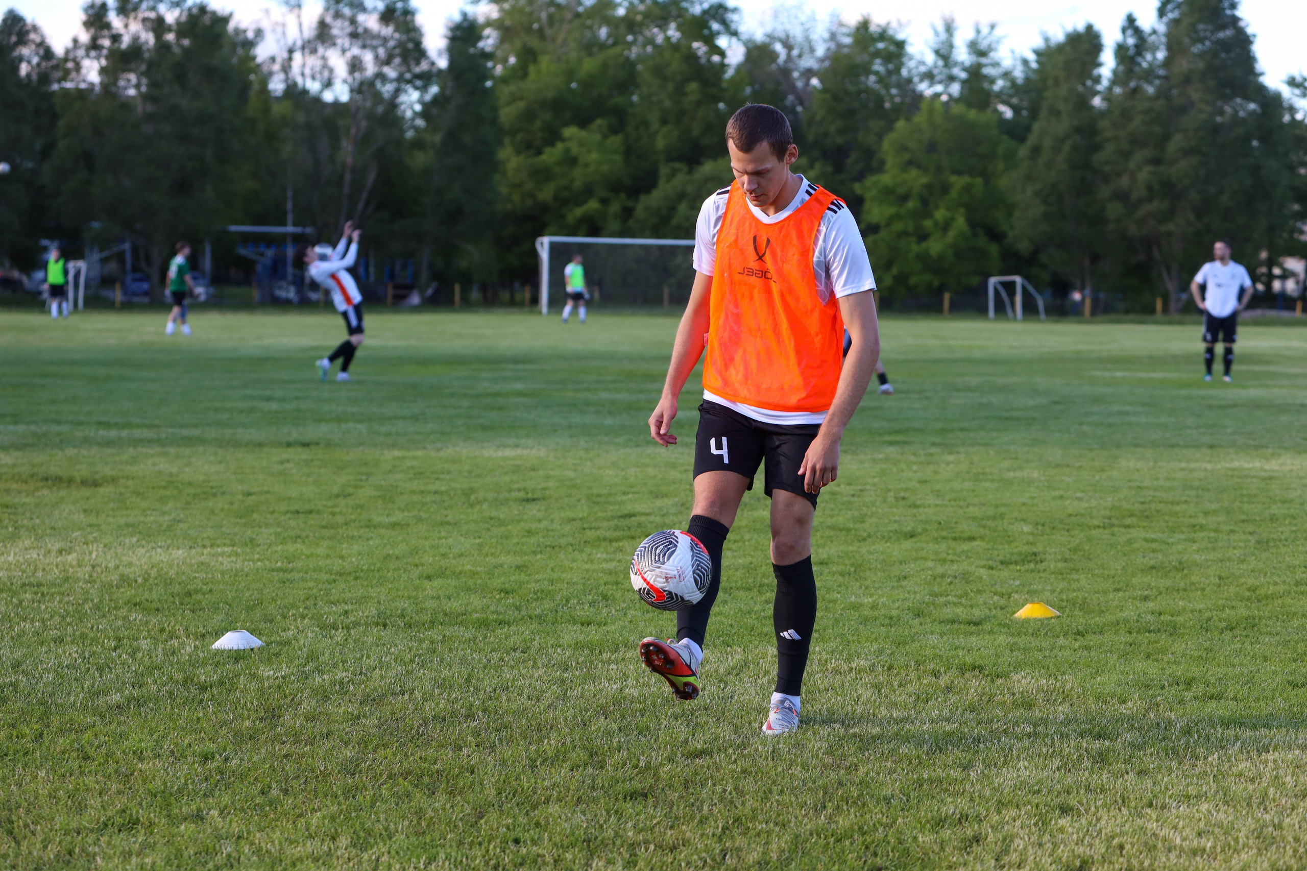 Чайка — Торпедо. Взрослое первенство города по футболу. Спортивный фотограф в Самаре