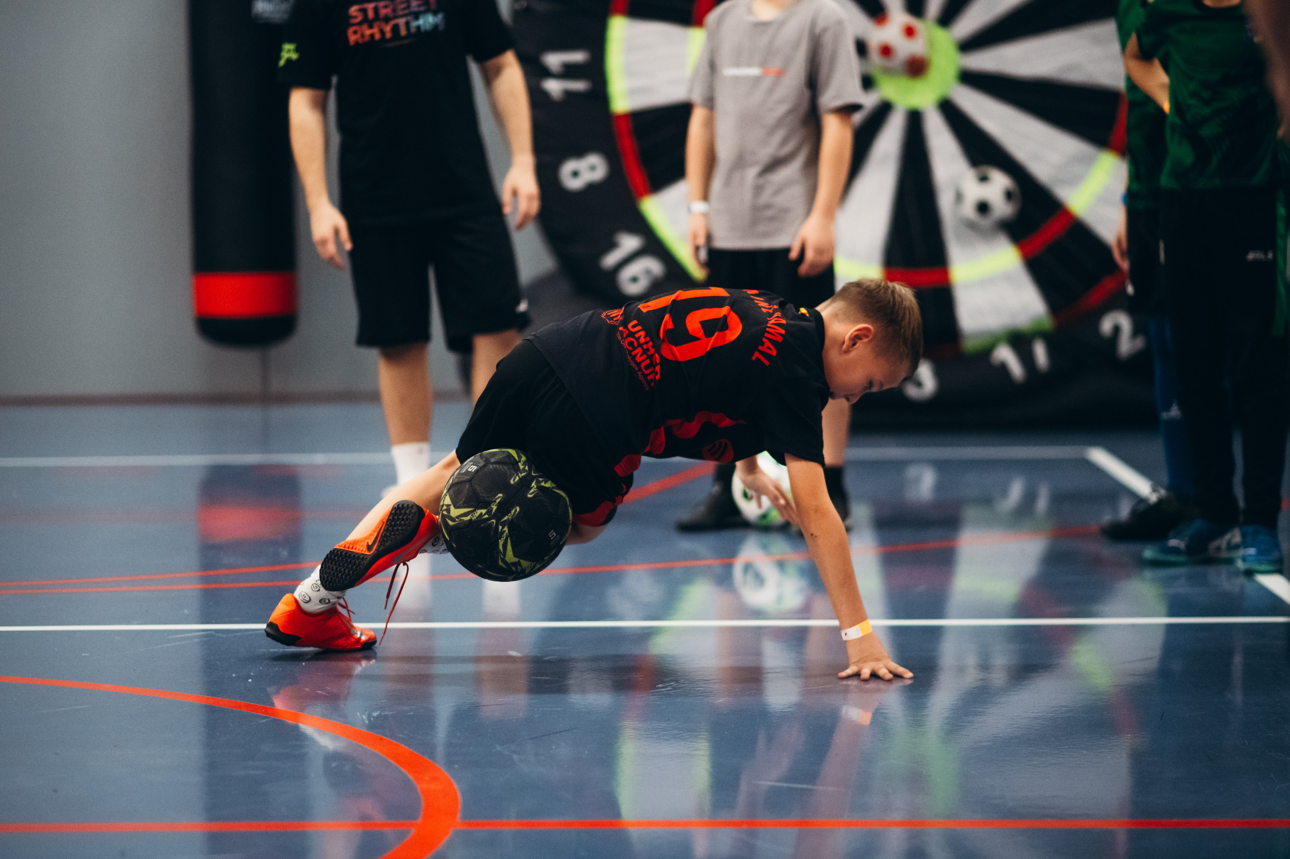 Турнир по футбольному фристайлу, панне и теннисболу