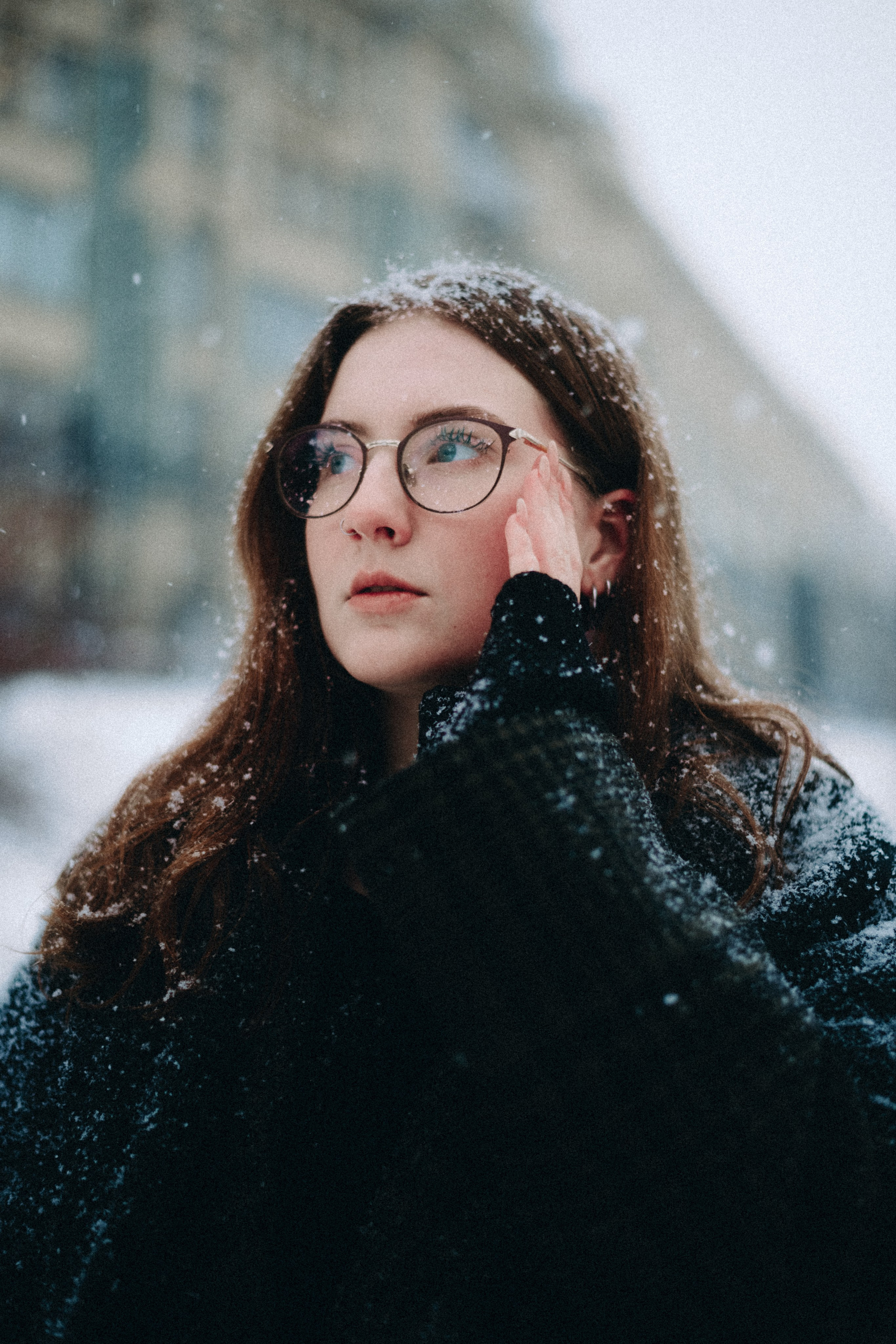 Женский портрет в снегопад