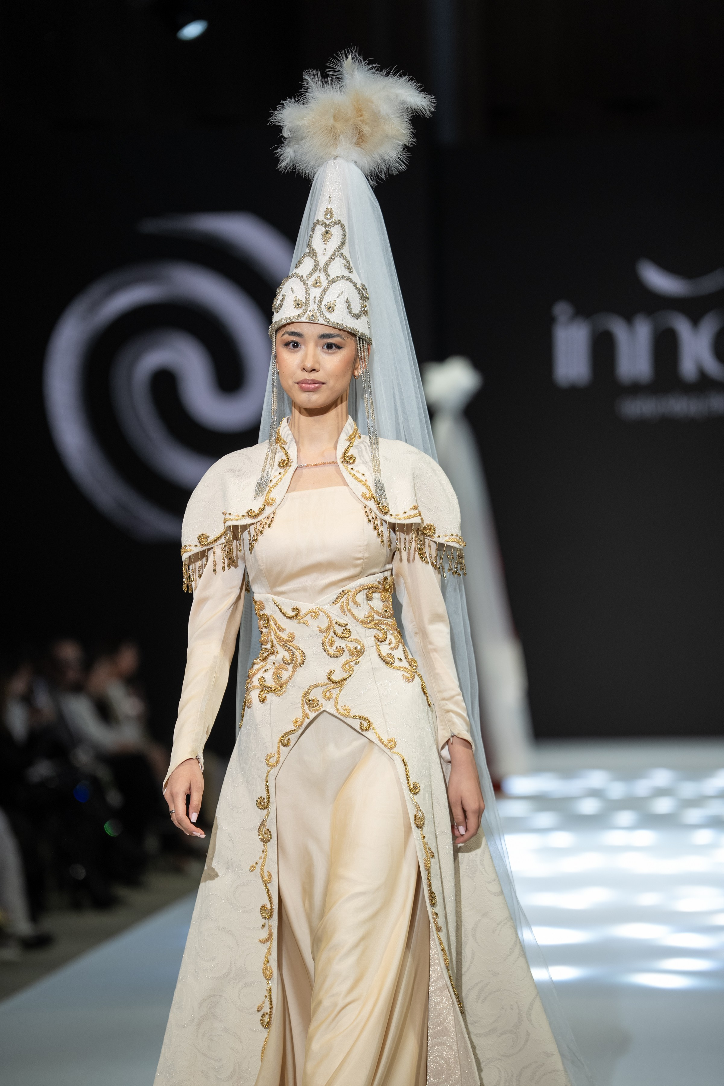 EURASIAN FASHION WEEK Innes. Сайт Алматинского НЮ АРТ, будуар и фэшн фотографа Дениса Карпенко