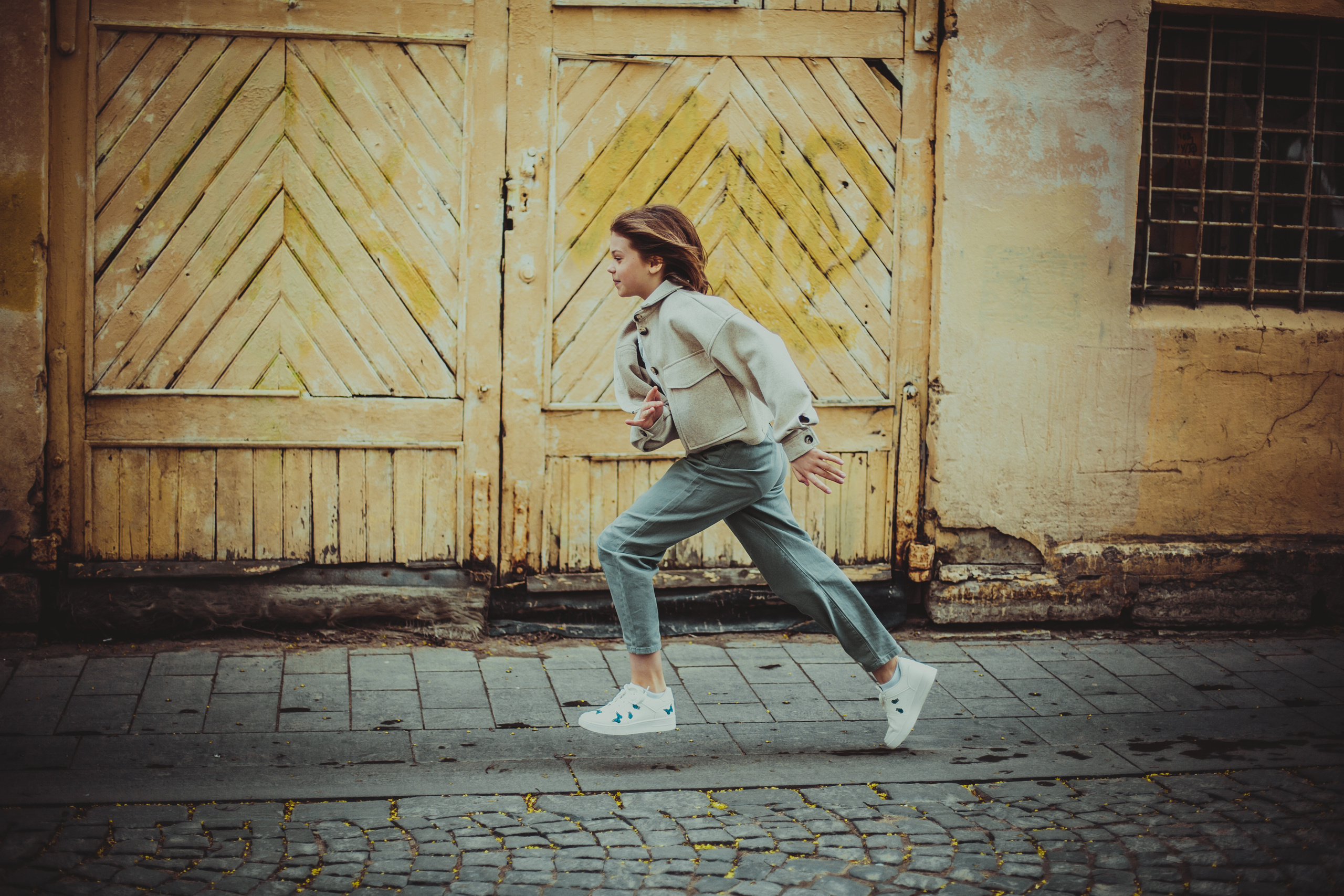 Фотосессия крутой девчонки на маленьких улочках Васильевского острова. Детский, свадебный и семейный фотограф Юлия Курбатова, Санкт-Петербург