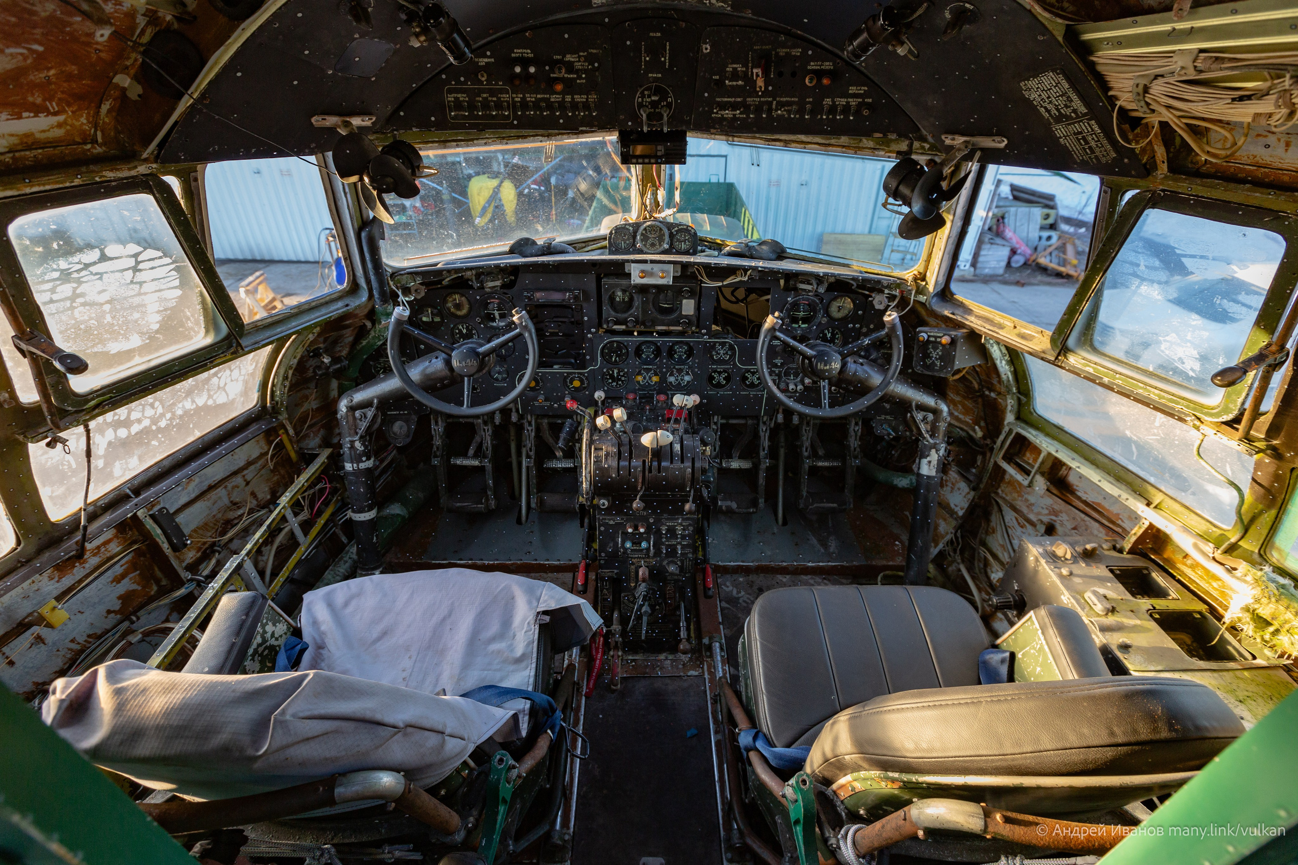 Ил-14Т «Голубая Мечта» (2026 г.). Фотоальбом показывающий увлекательный мир авиации и мир медведей Андрея Иванова