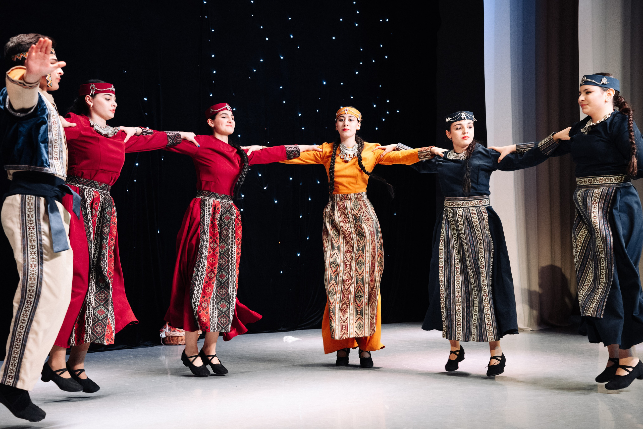 Благотворительный концерт в помощь Артему Сардаряну. Фотограф Артем Севостьянов. Профессиональная фотосъемка в Ногинске, Москве, Московской области и за границей