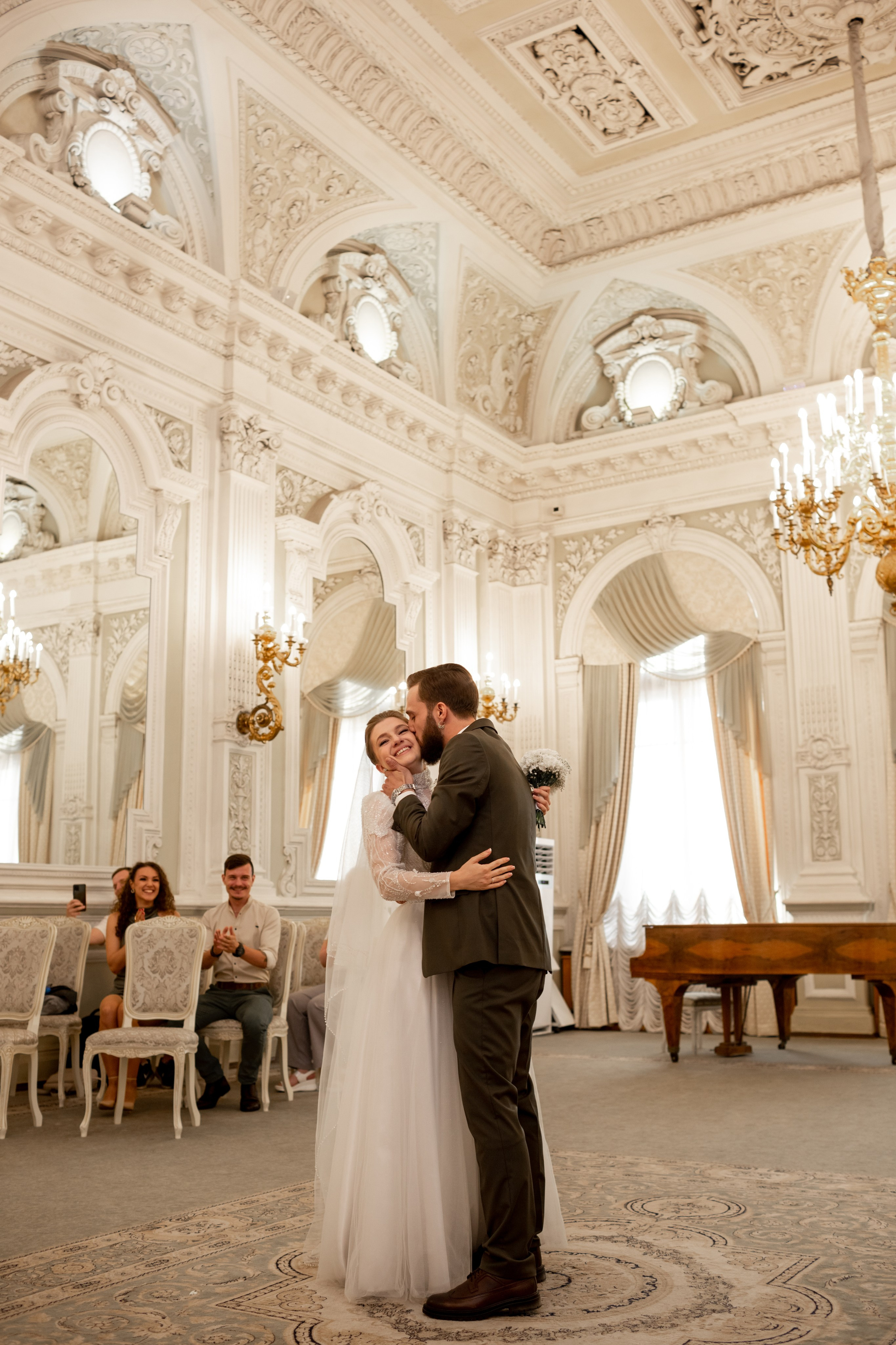 Большой торжественный зал в первом дворце бракосочетания