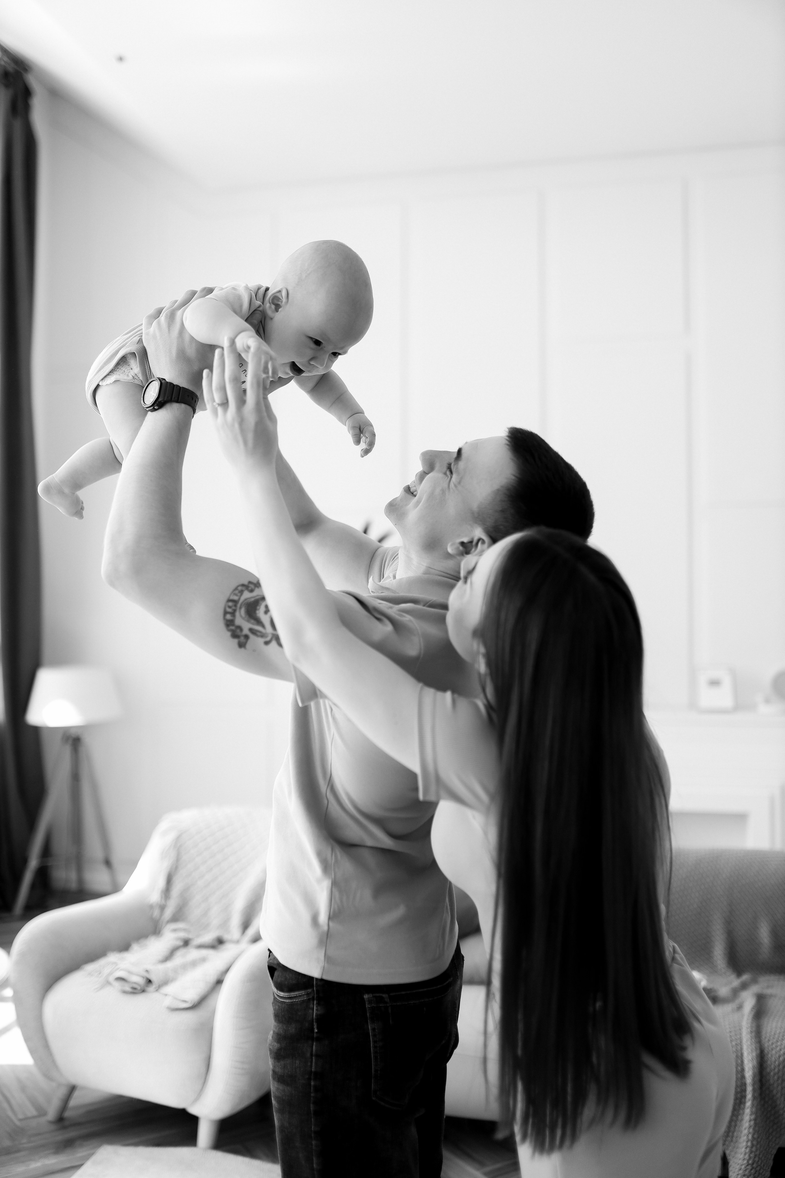 Семейная съёмка в белом зале. ФОТОГРАФ ХАБАРОВСК АНАСТАСИЯ РАЧЕНКОВА