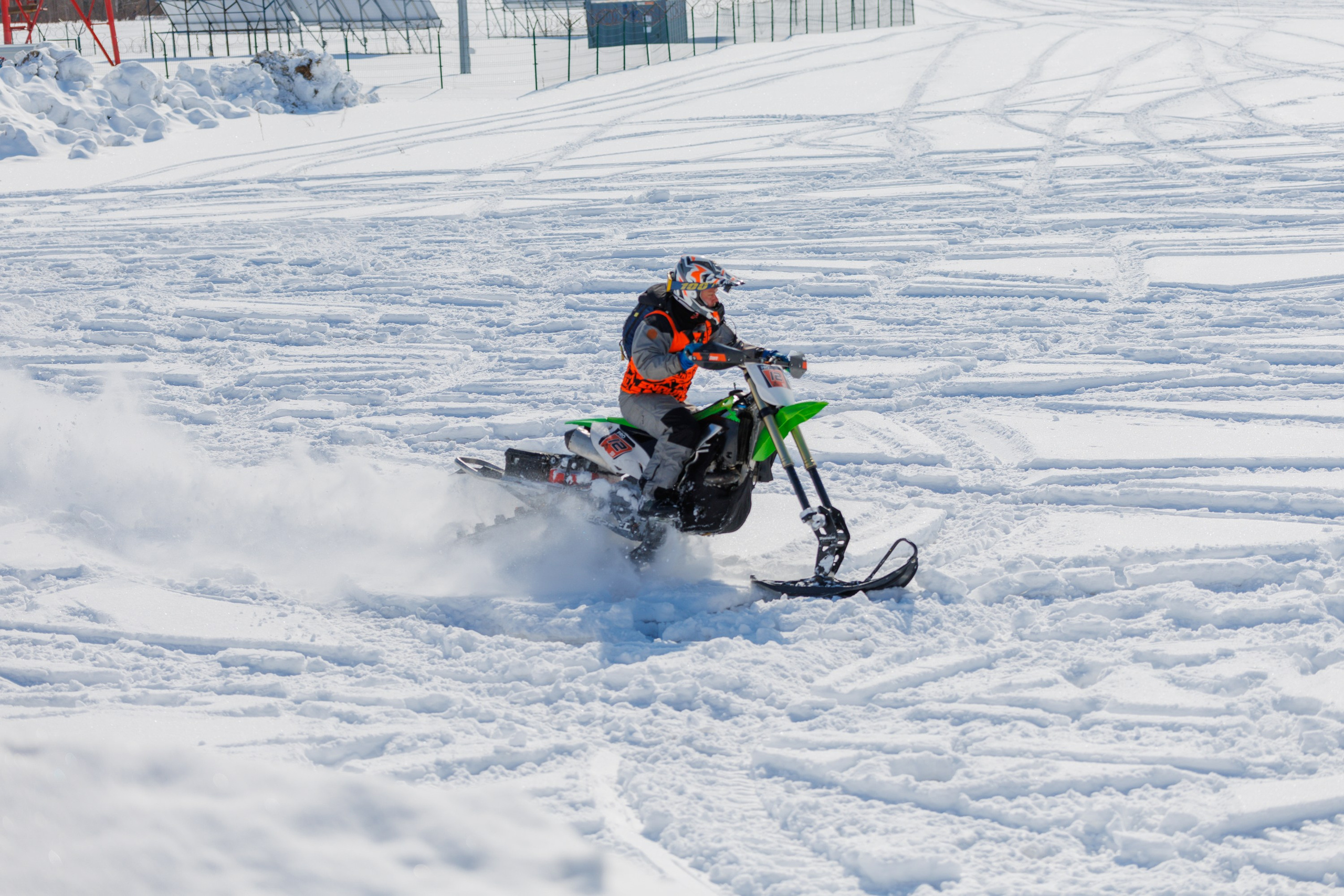 Чемпионат Экстрим Эндуро на сноубайках. Свадебный, семейный и репортажный фотограф в Южно-Сахалинске Артур Петросян