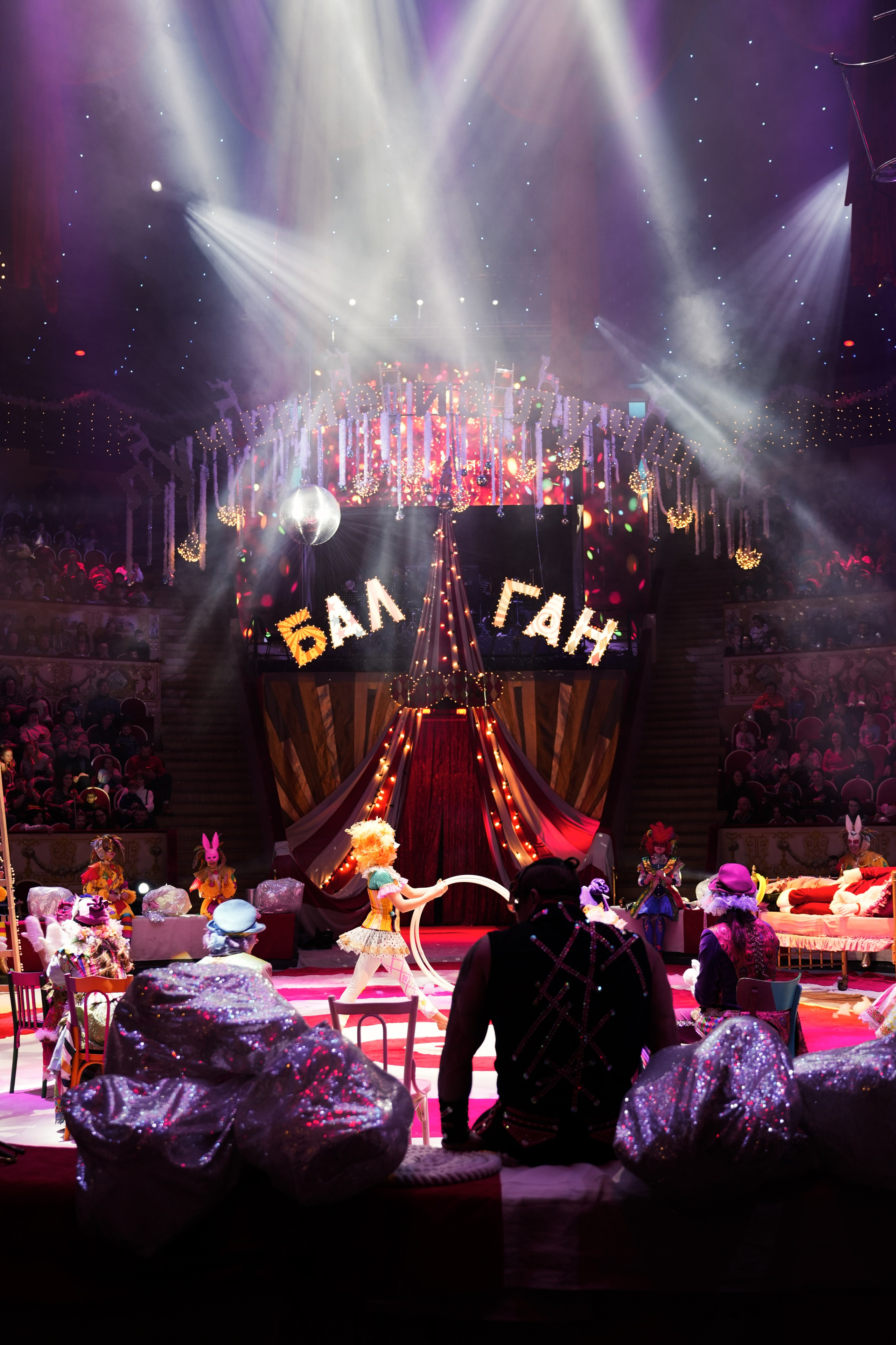 Цирк. Анна Жукова — Режиссёр кино и цирка, сценарист, фотограф