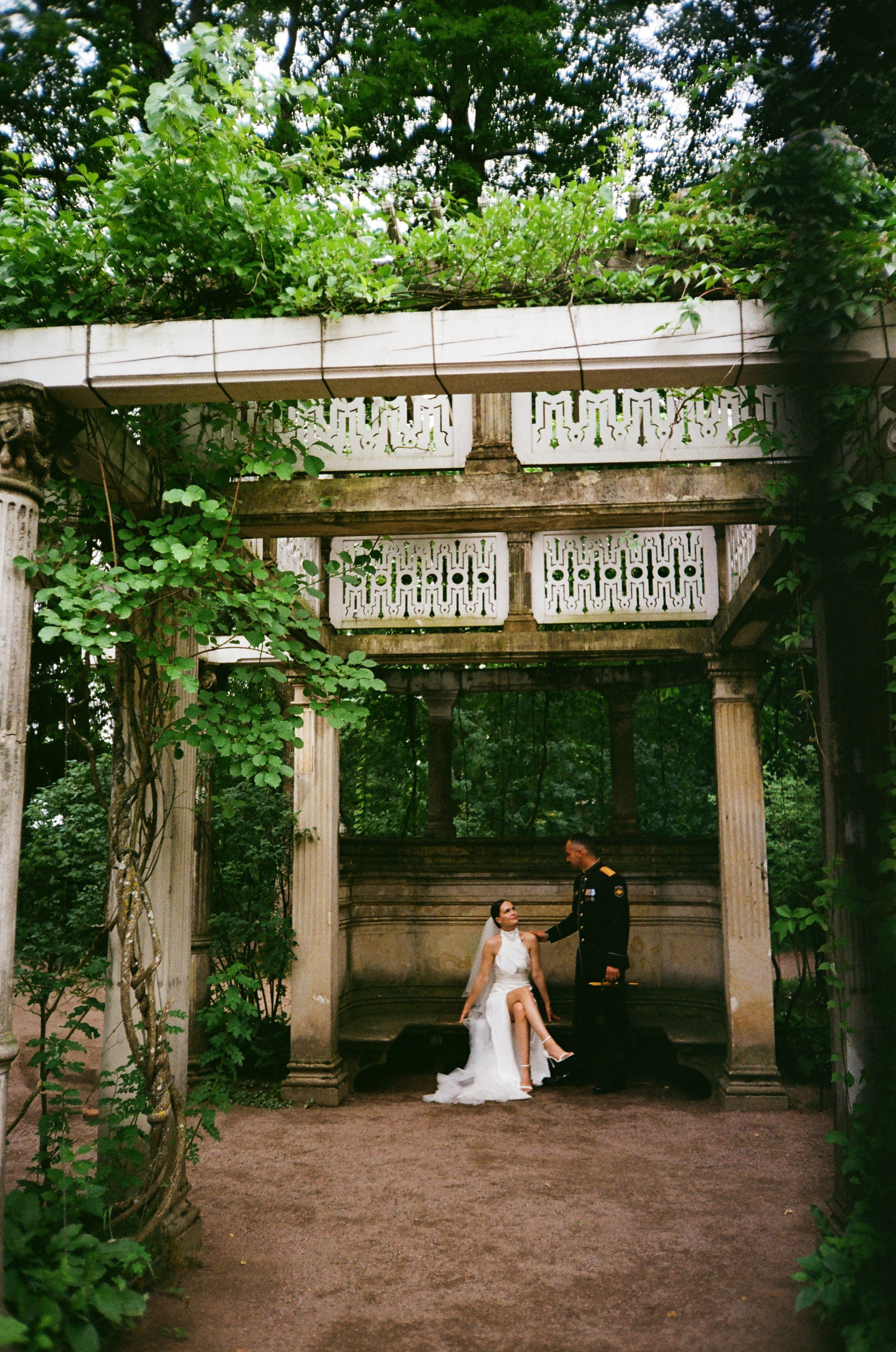 Свадебная фотосессия на пленку. Сестры Карабаза. Фотографы и ретушеры в Москве и Санкт-Петербурге