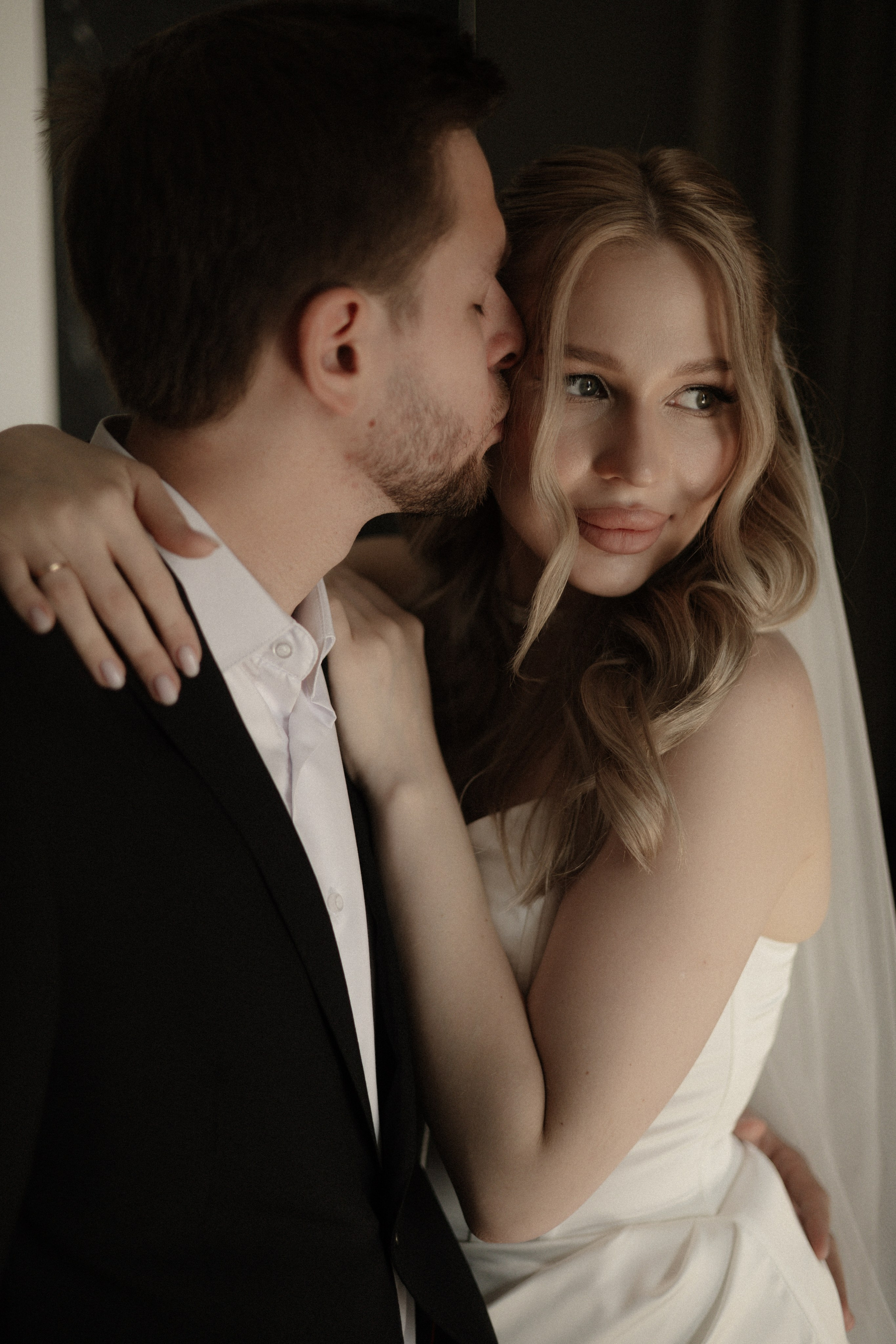 Арина и Дима. Сборы, роспись и прогулка. Свадебный и портретный фотограф в Москве Анастасия Масюк