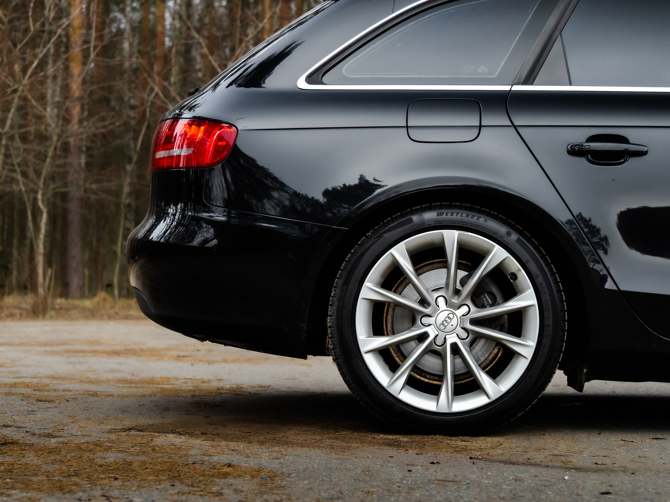AUDI A4 B8 AVANT. Opasnophoto