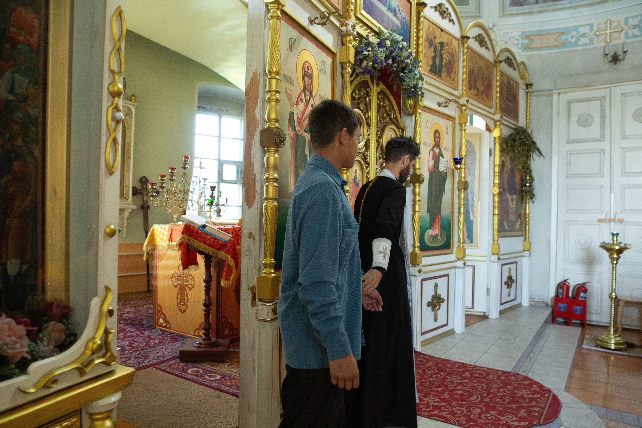 Крещение двух братьев. Храм Успения Пресвятой Богородицы. Семейный и детский фотограф Анна Петракова