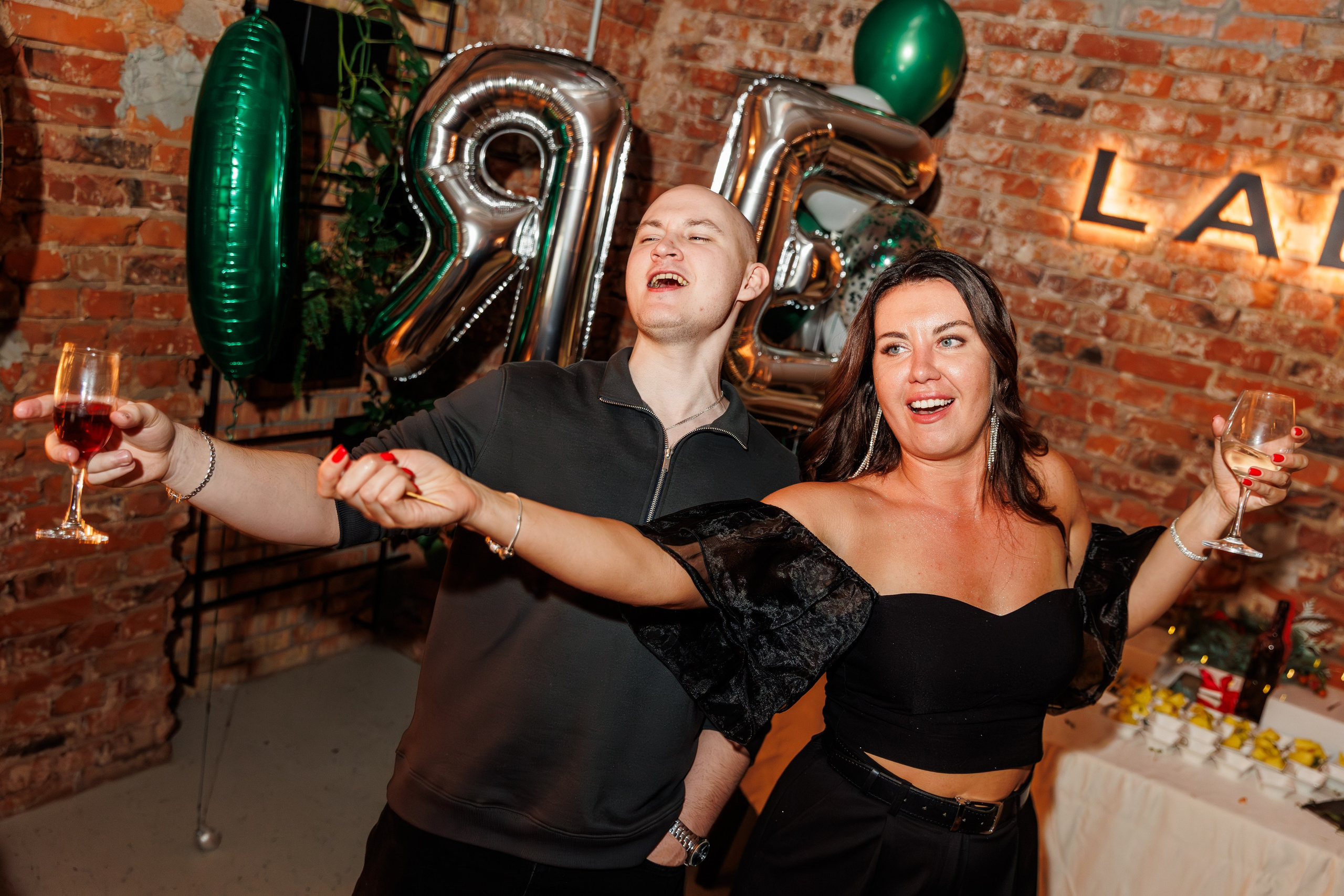 Новогодние корпоративы 2025. ILIAS BLACK — Фотограф свадеб и мероприятий в Минске и Беларуси