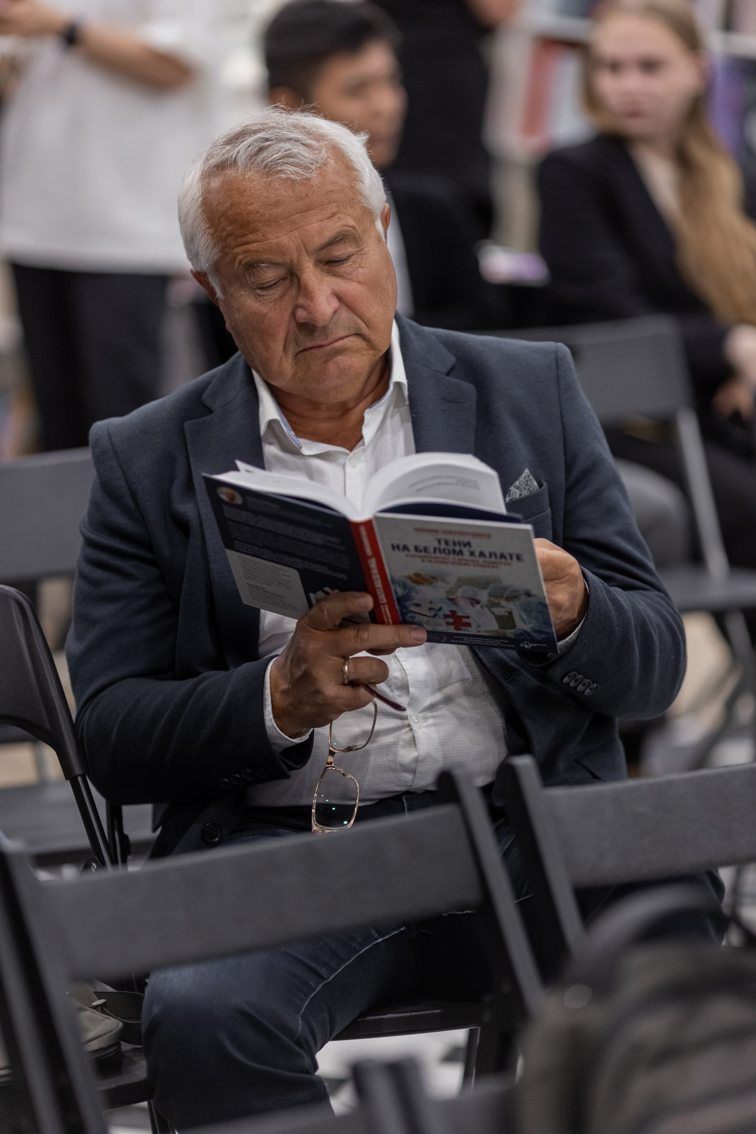 Презентация книги «Тени на белом халате». Автор: Назим Шихвердиев. Фотограф на мероприятие в Санкт-Петербурге