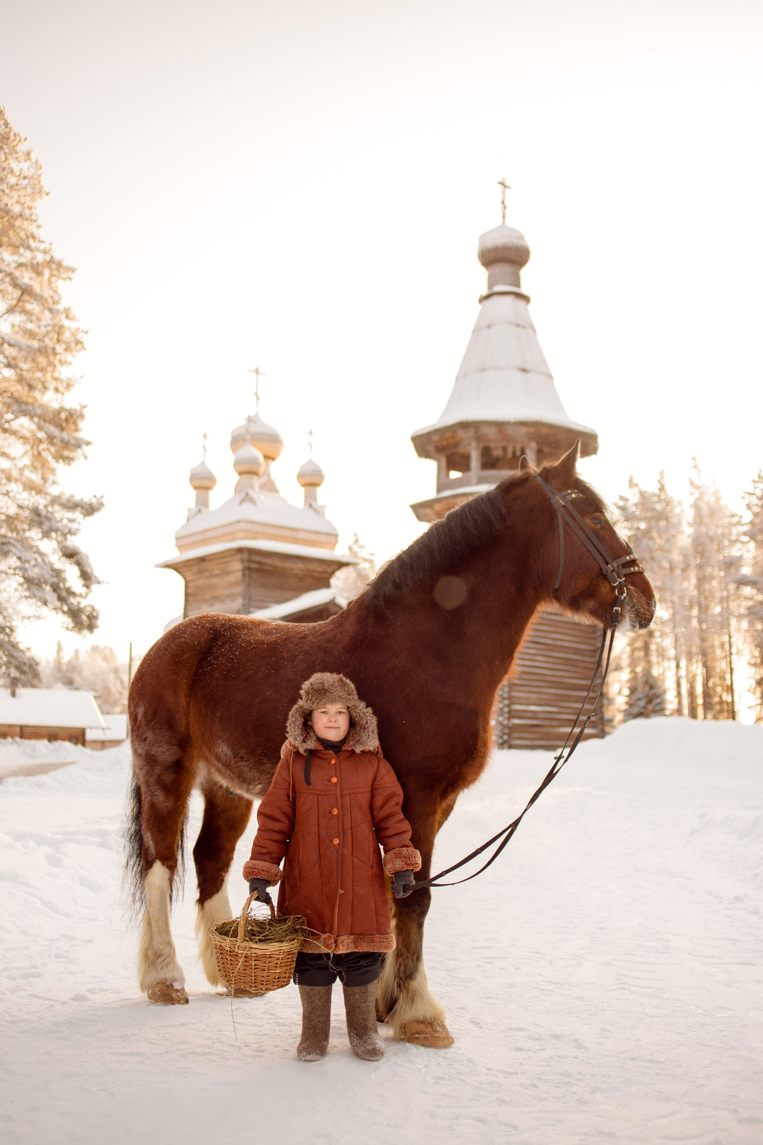Детская фотосессия с лошадью зимой