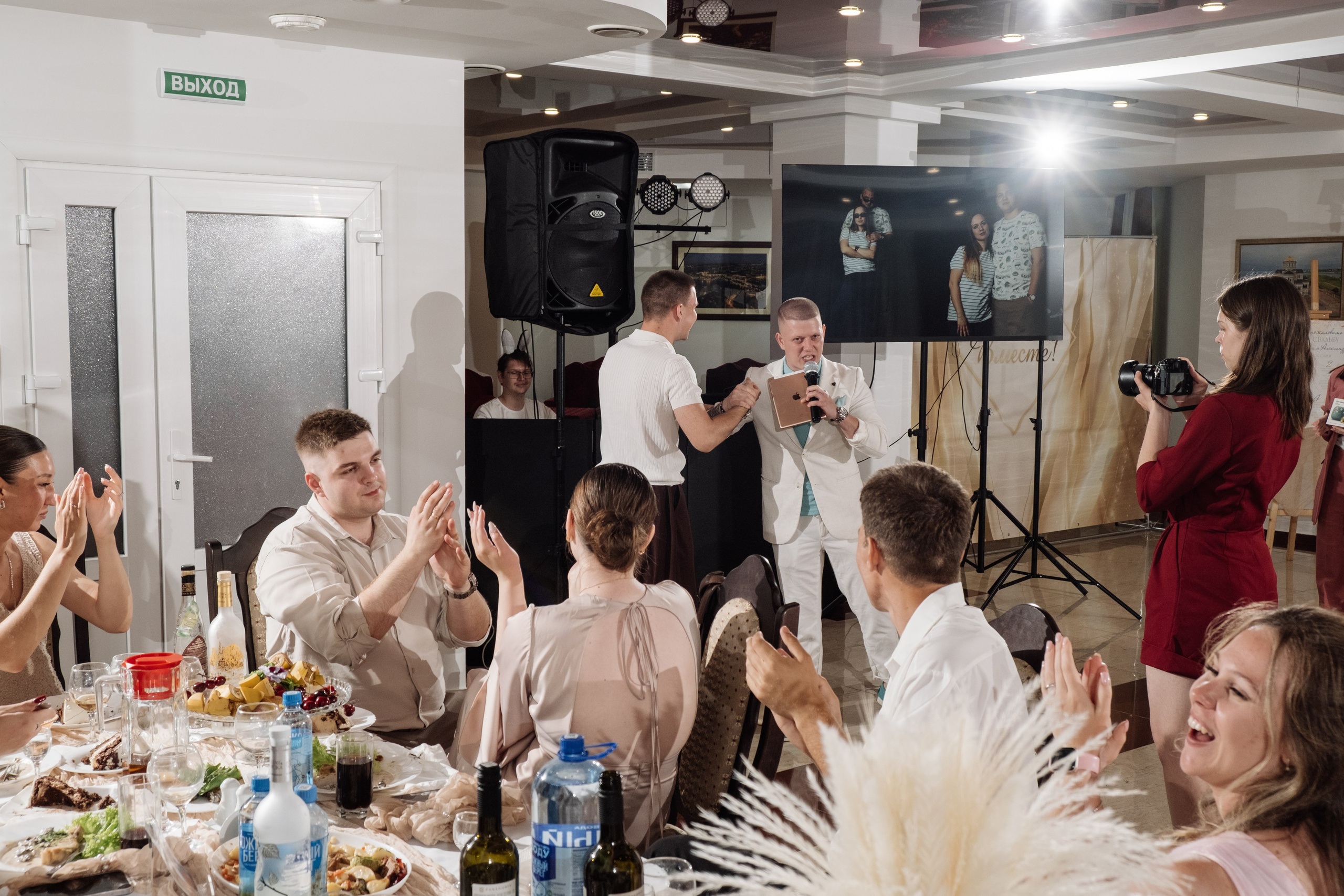 Свадебный ретопртаж. Профессиональная фотосъемка в Крыму. Натуральные эмоции и живые кадры. Забронируйте дату прямо сейчас!