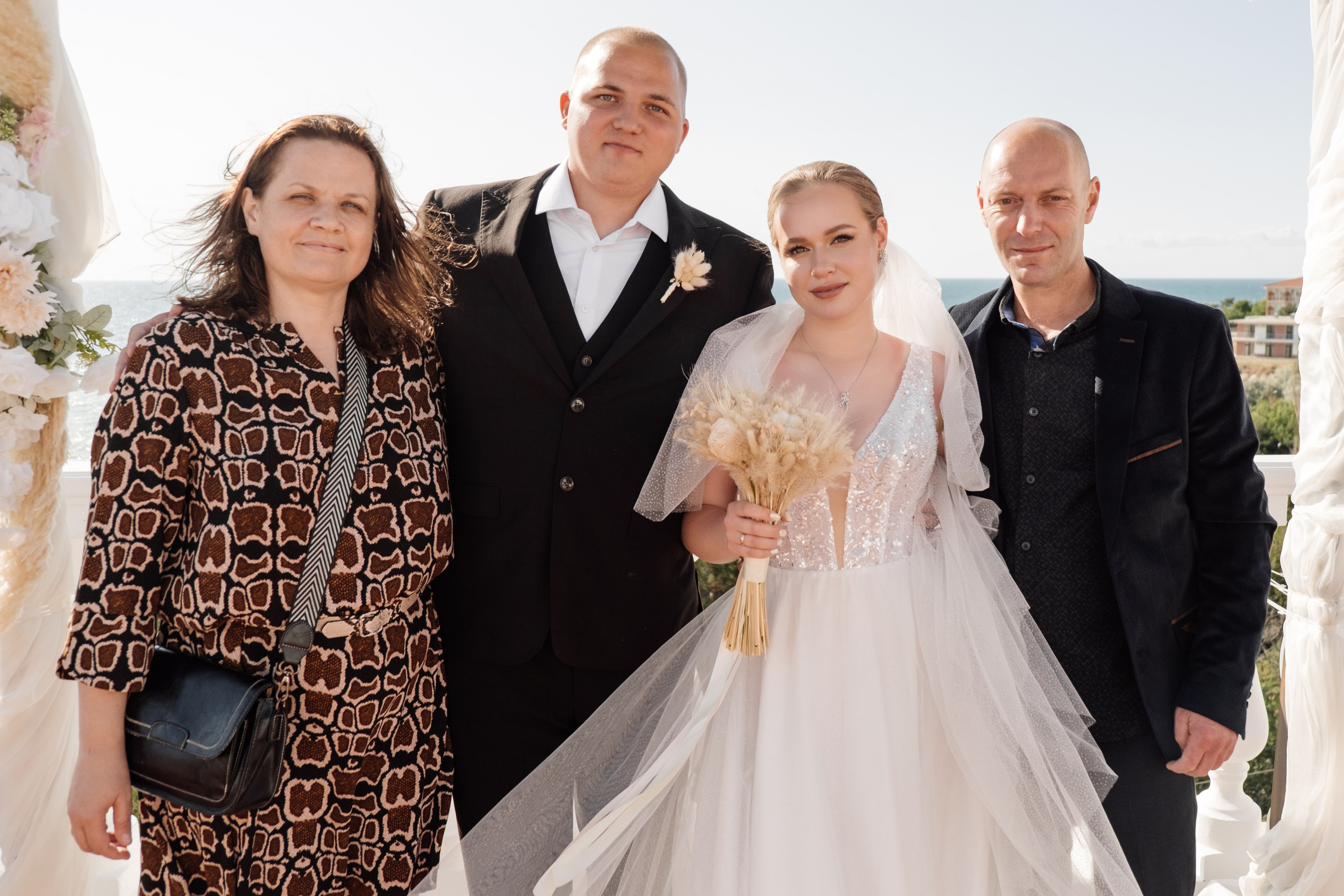 Свадебный ретопртаж. Профессиональная фотосъемка в Крыму. Натуральные эмоции и живые кадры. Забронируйте дату прямо сейчас!