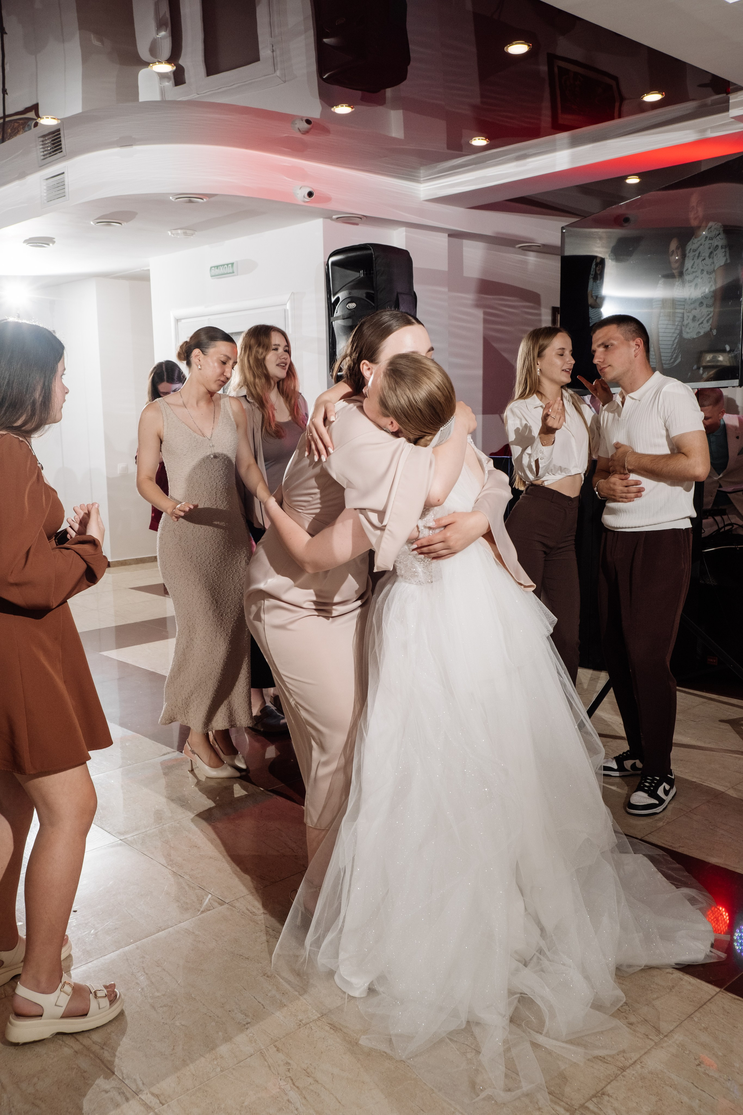 Свадебный ретопртаж. Профессиональная фотосъемка в Крыму. Натуральные эмоции и живые кадры. Забронируйте дату прямо сейчас!