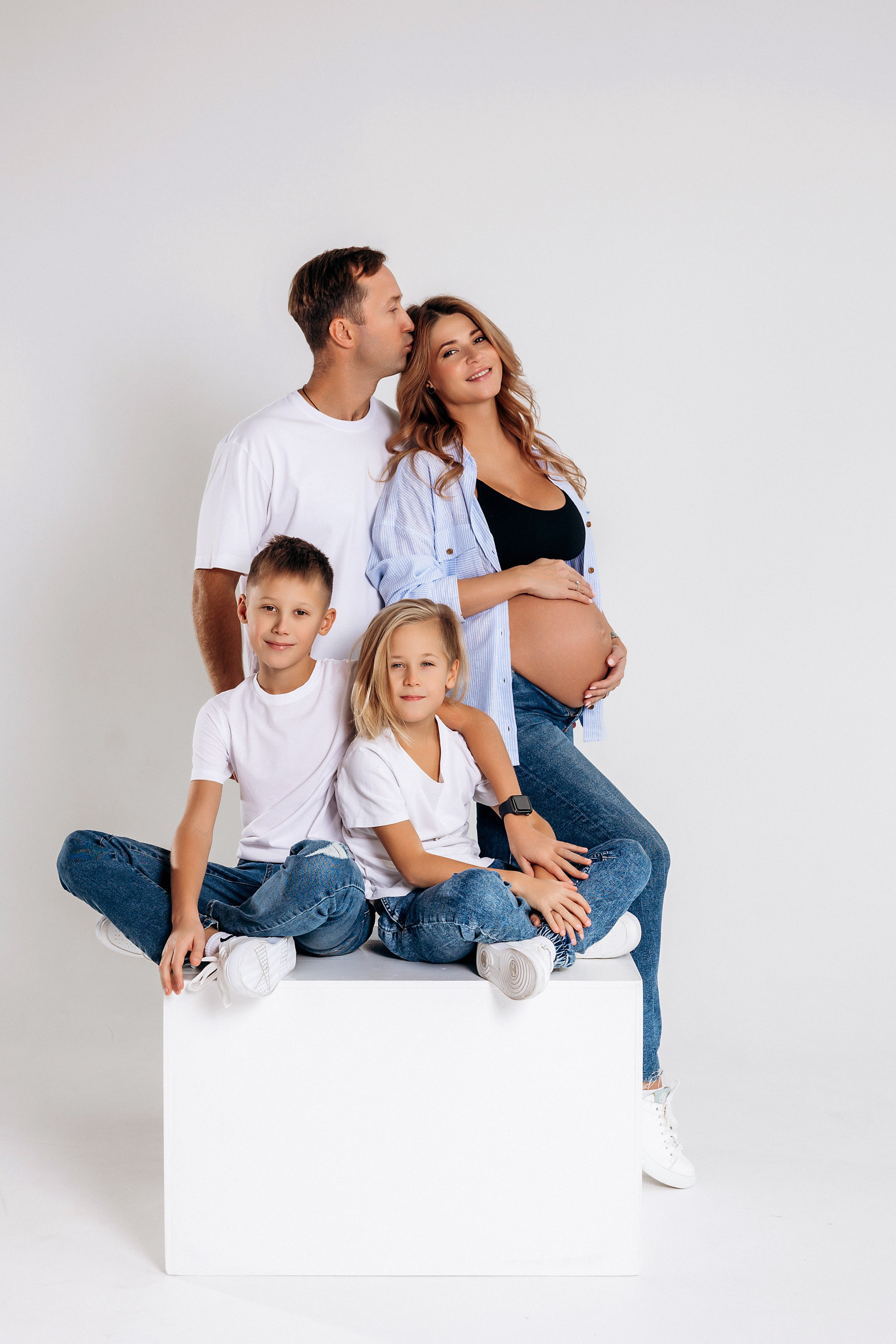 Валя и семья.В ожидании Владимира.Фотостудия Баланс. Фотограф в Калининграде свадебная фотография, репортажная, фотосессии