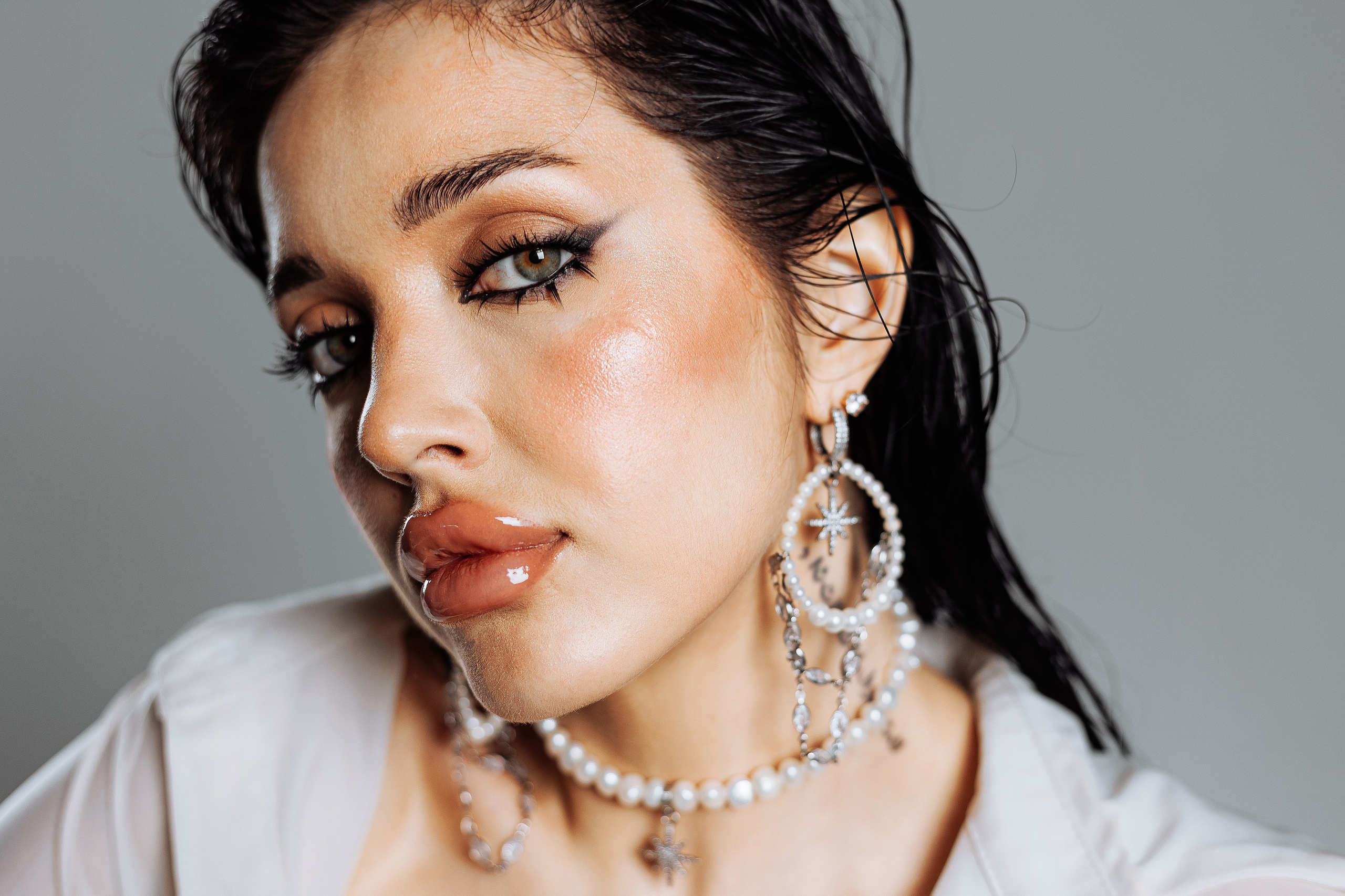 фотосессия в бассейне в фотостудии, сборный бассейн в фотостудии, студийный свет, творческая фотосессия, женский портрет