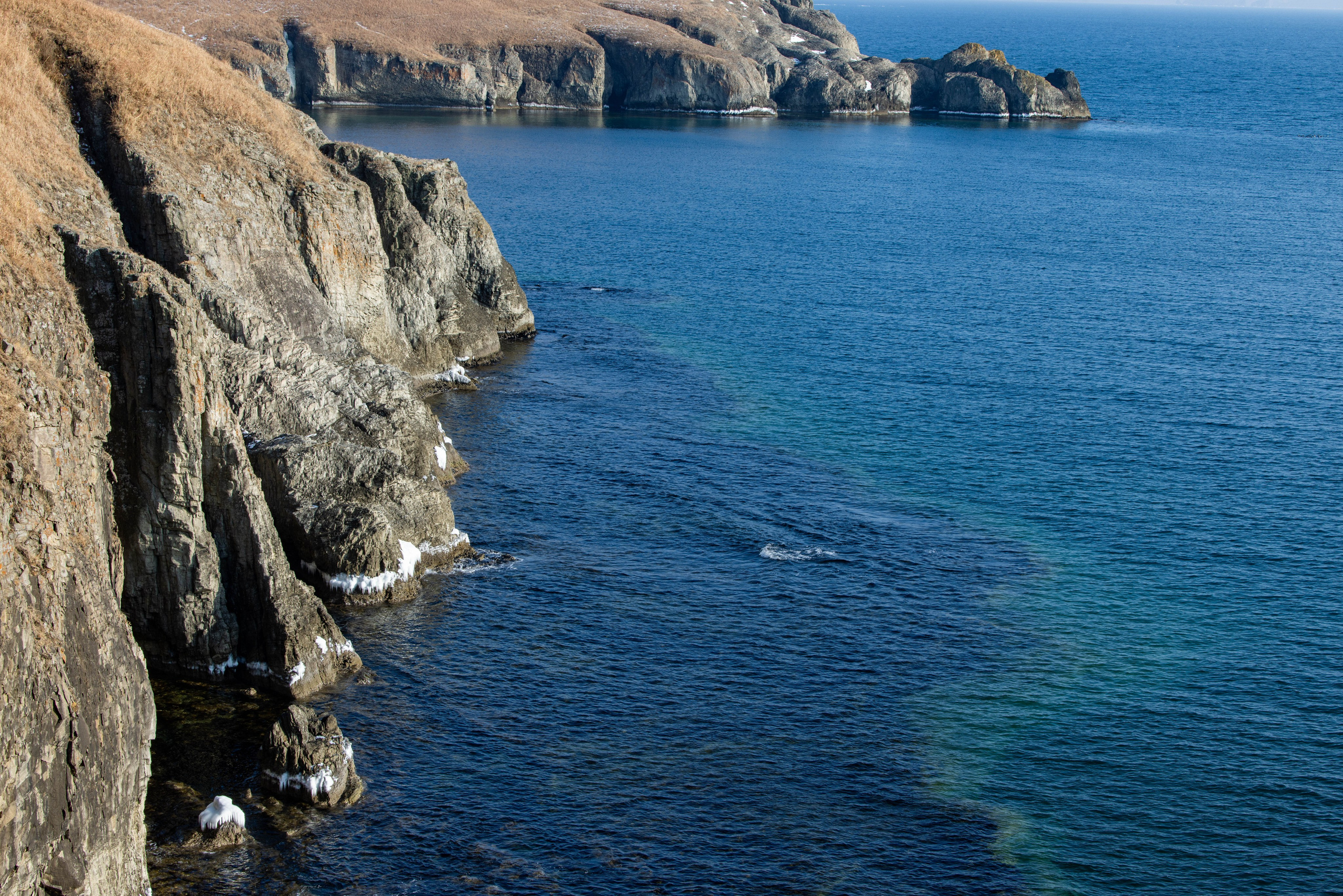 Кекур Пьющий верблюд. Турист оптимист