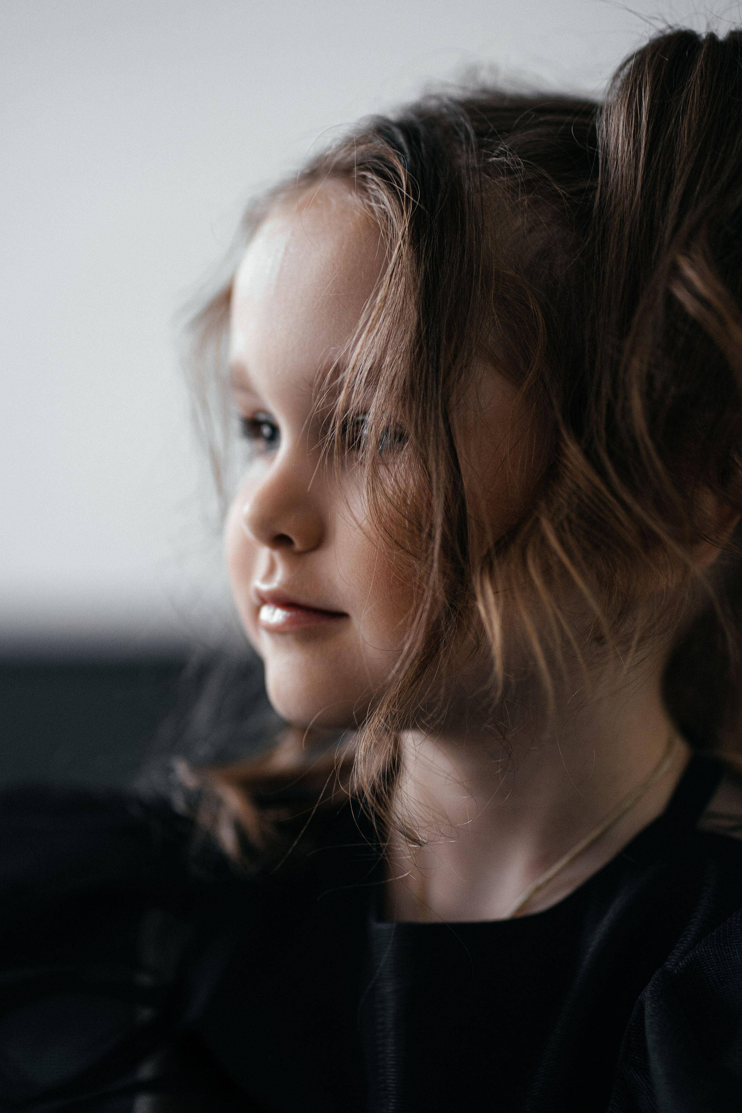 Фотосессия для девочки в платье. Фотограф Ким Наталья в Красноярске