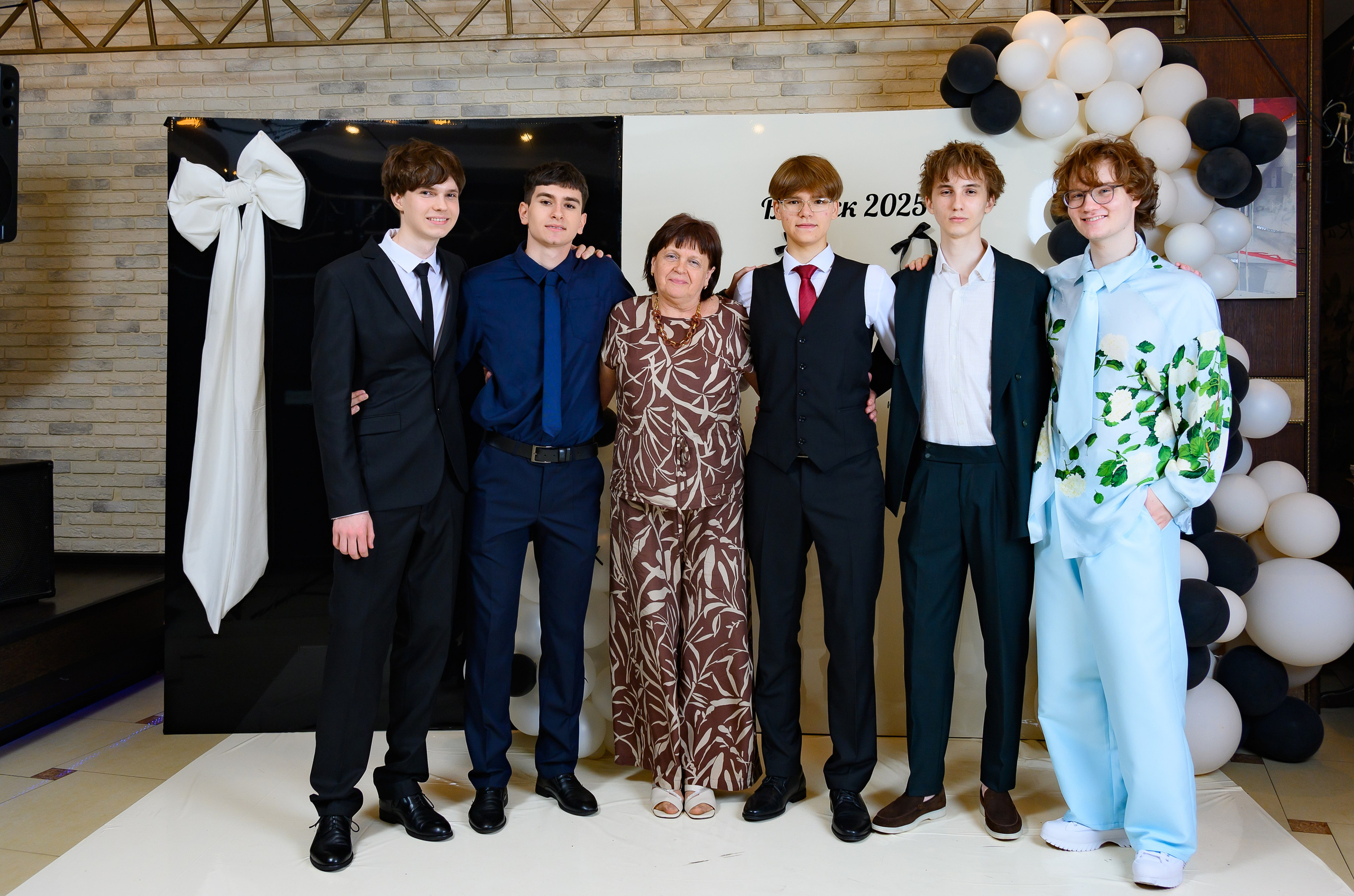 Выпускной 2025 11 кл. Семейный и детский фотограф в Новороссийске Лебедева Елена