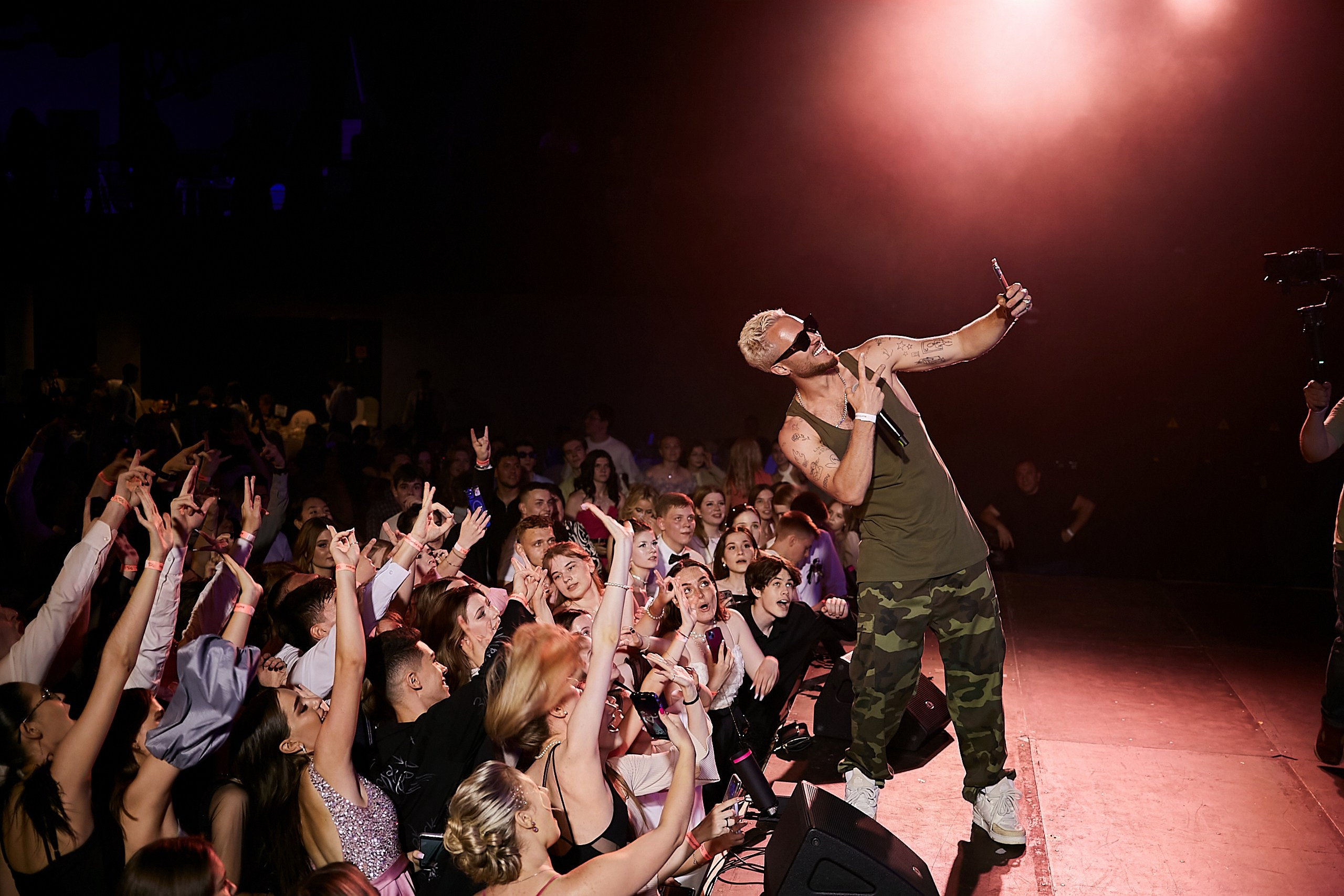 Выпускной 2024 концертный зал Академия ВТБ. Фотограф и Видеограф в Москве. Олег Корушев